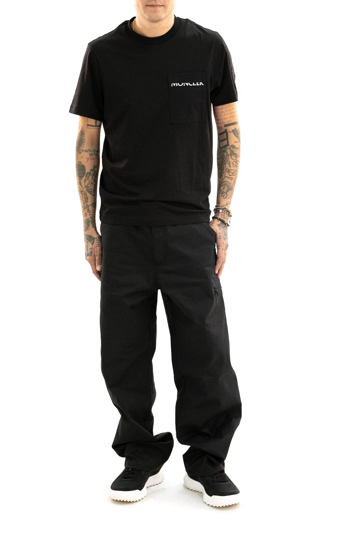 MONCLER T-shirt in cotone di colore nero, vista 2