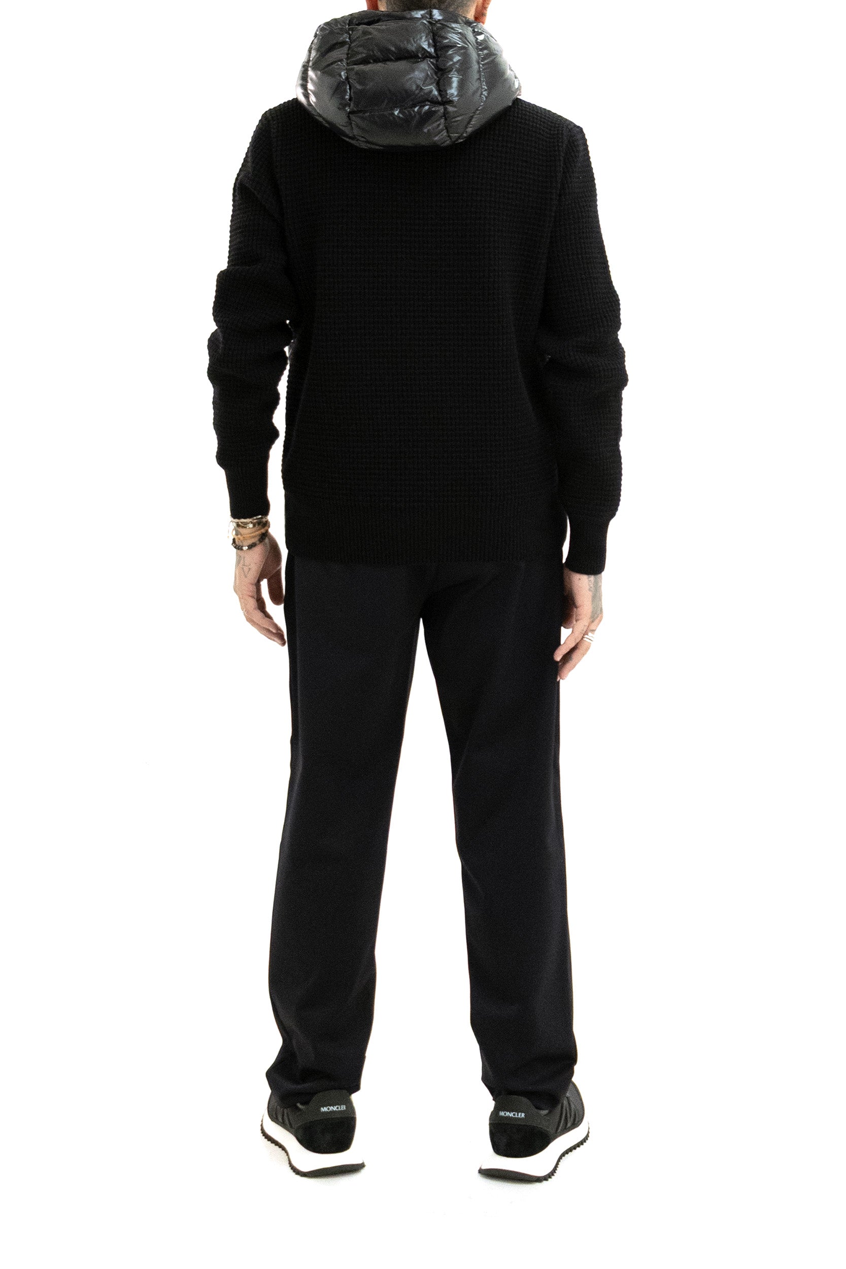 Cardigan in lana e cashmere imbottito di colore nero<BR/> 9B000-59 M4281 999 MONCLER 