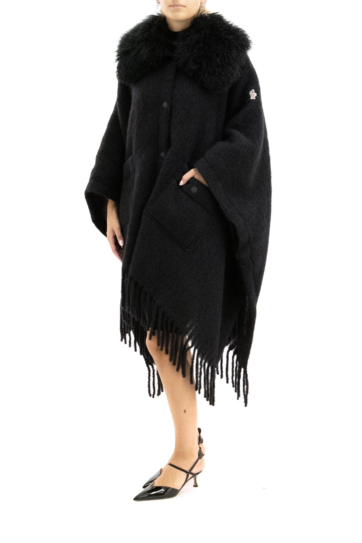 MONCLER GRENOBLE Mantella in misto mohair, alpaca e lana con collo in shearling di colore nero, vista 2