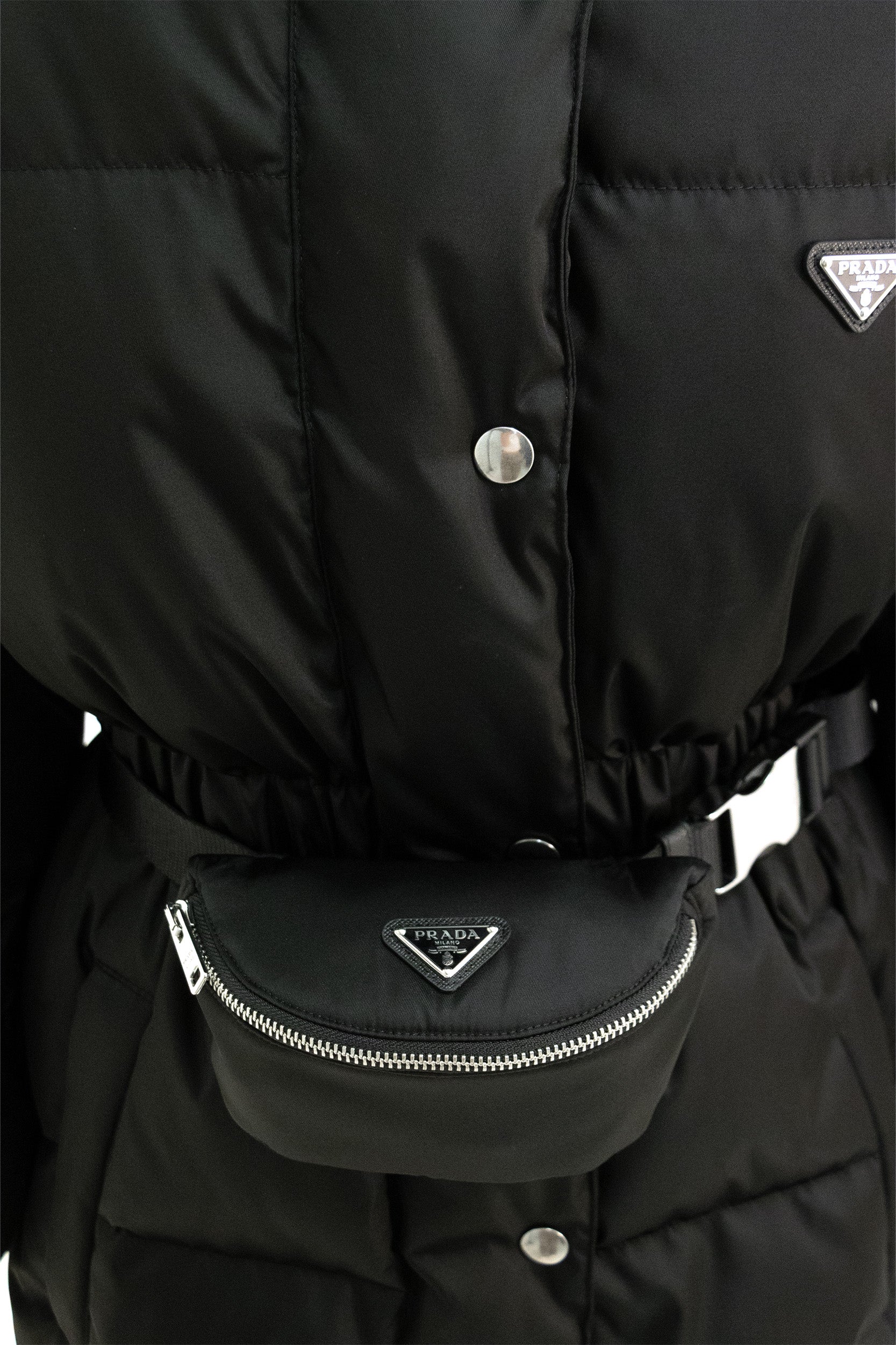 Piumino lungo in Re-Nylon di colore nero<BR/> 29Y395 S OOO 1WQ8 F0002 PRADA 