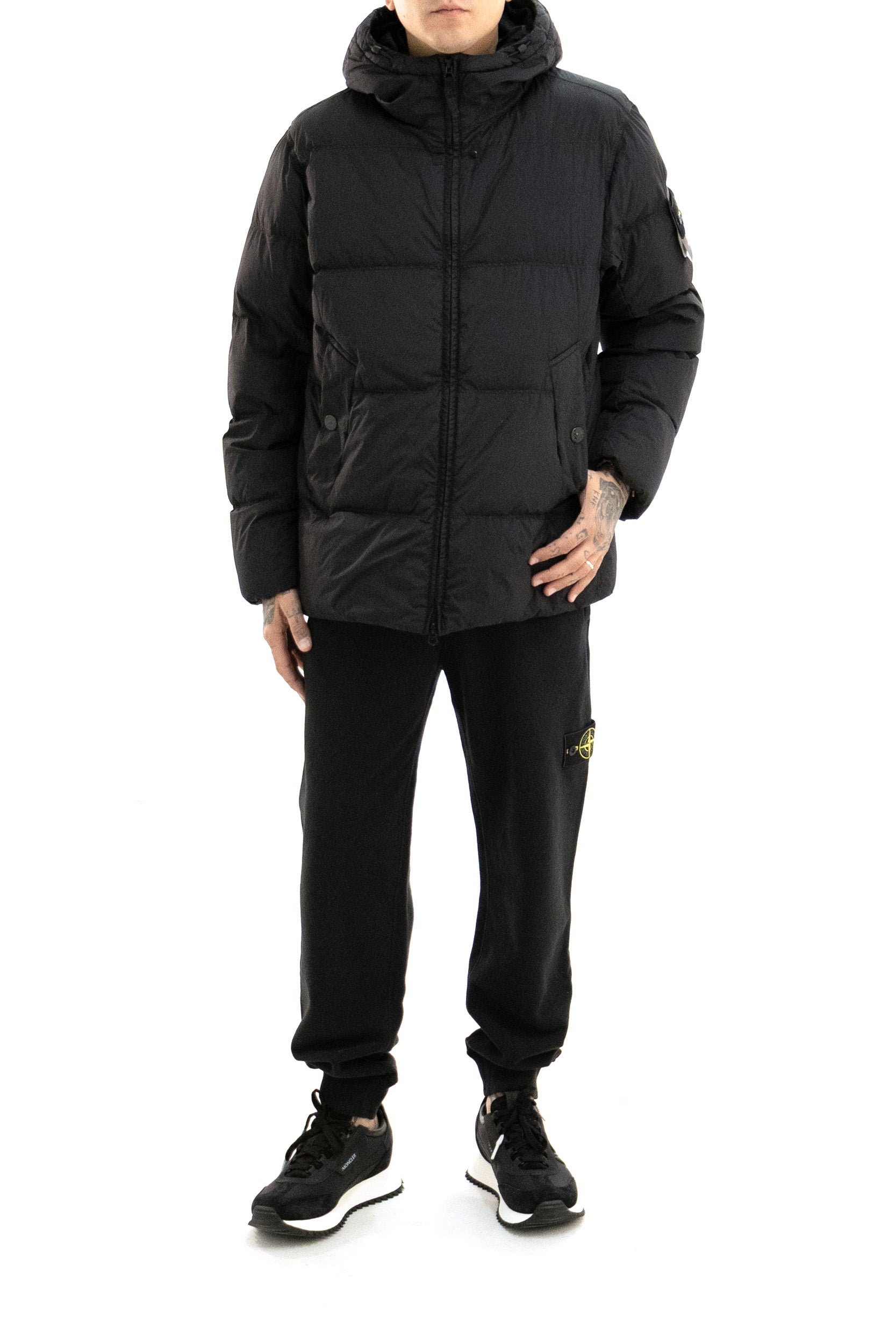 Piumino in nylon rep di colore nero<BR/> L2S154100037 S0A23 V0029 STONE ISLAND 