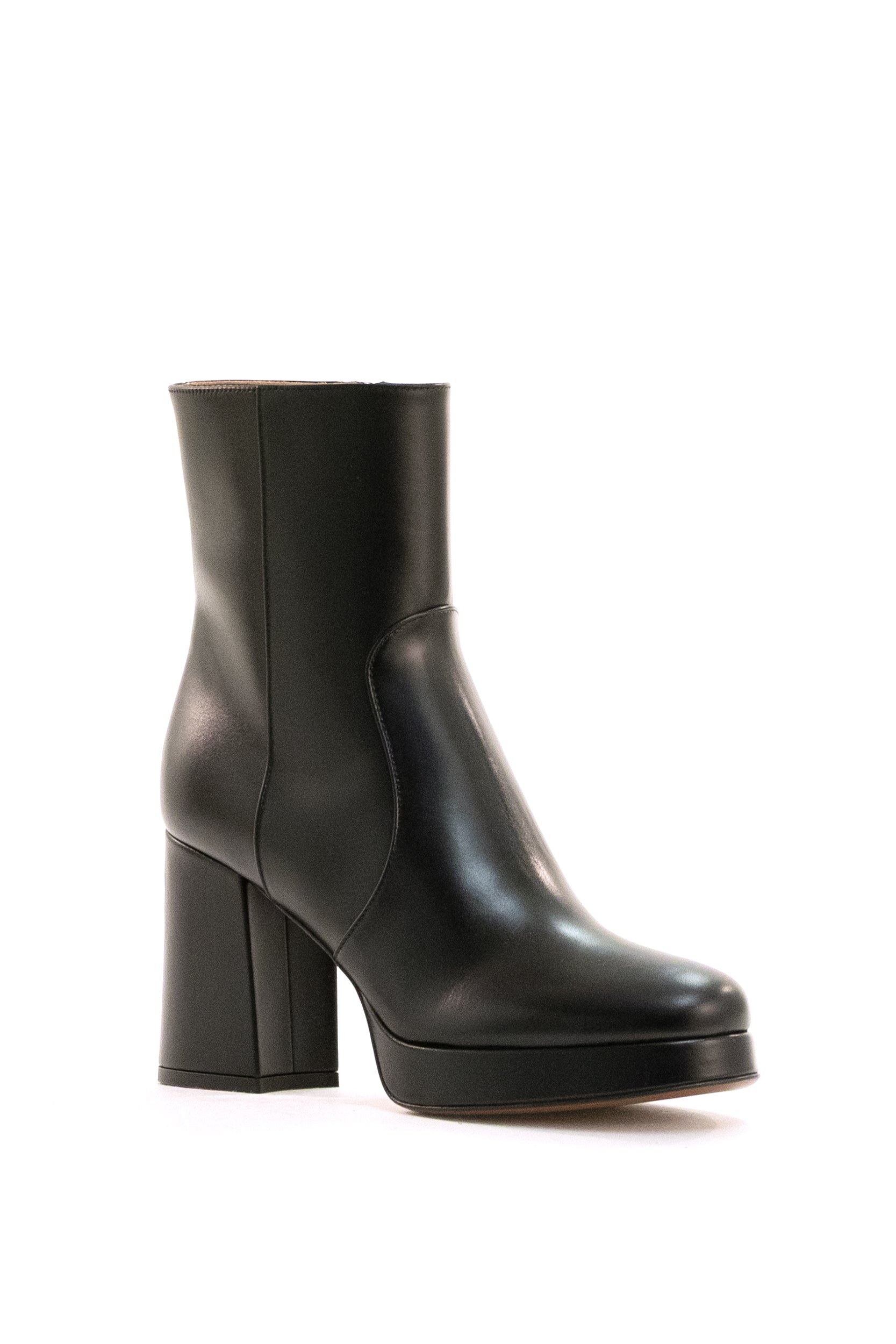 Stivaletti Fawcette in pelle di colore nero<BR/> 9W2S0NF1DSH 0NO VALENTINO GARAVANI 