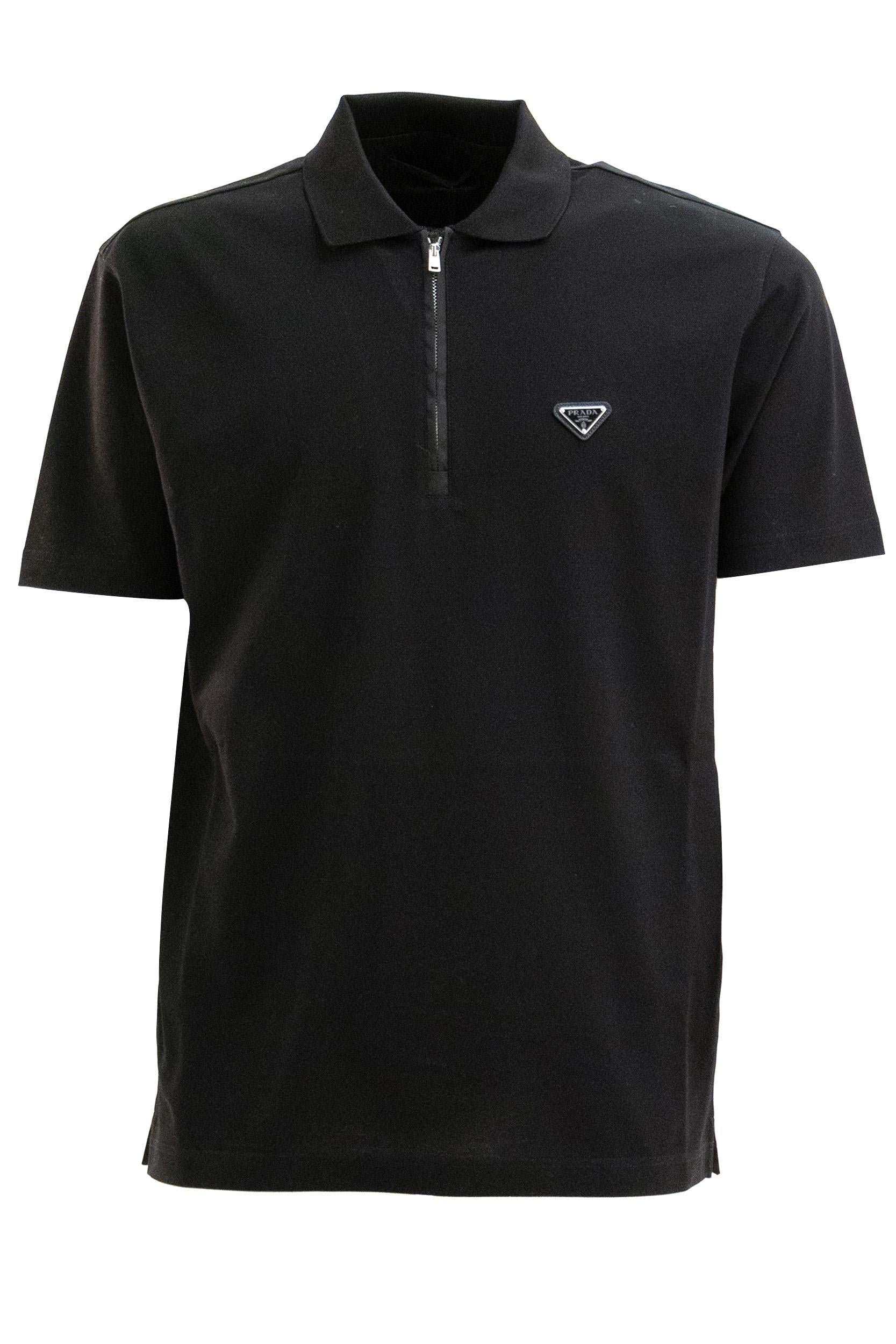Polo in piqué di colore nero con dettagli in Re-Nylon<BR/> UJN903 S WMO 1866 F0002 PRADA 