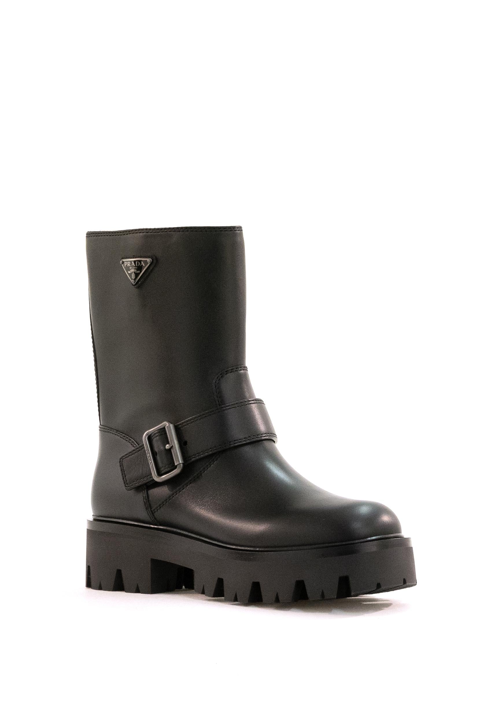 Stivaletti biker in pelle di colore nero<BR/> 1U187O F 050 UZE F0002 PRADA 
