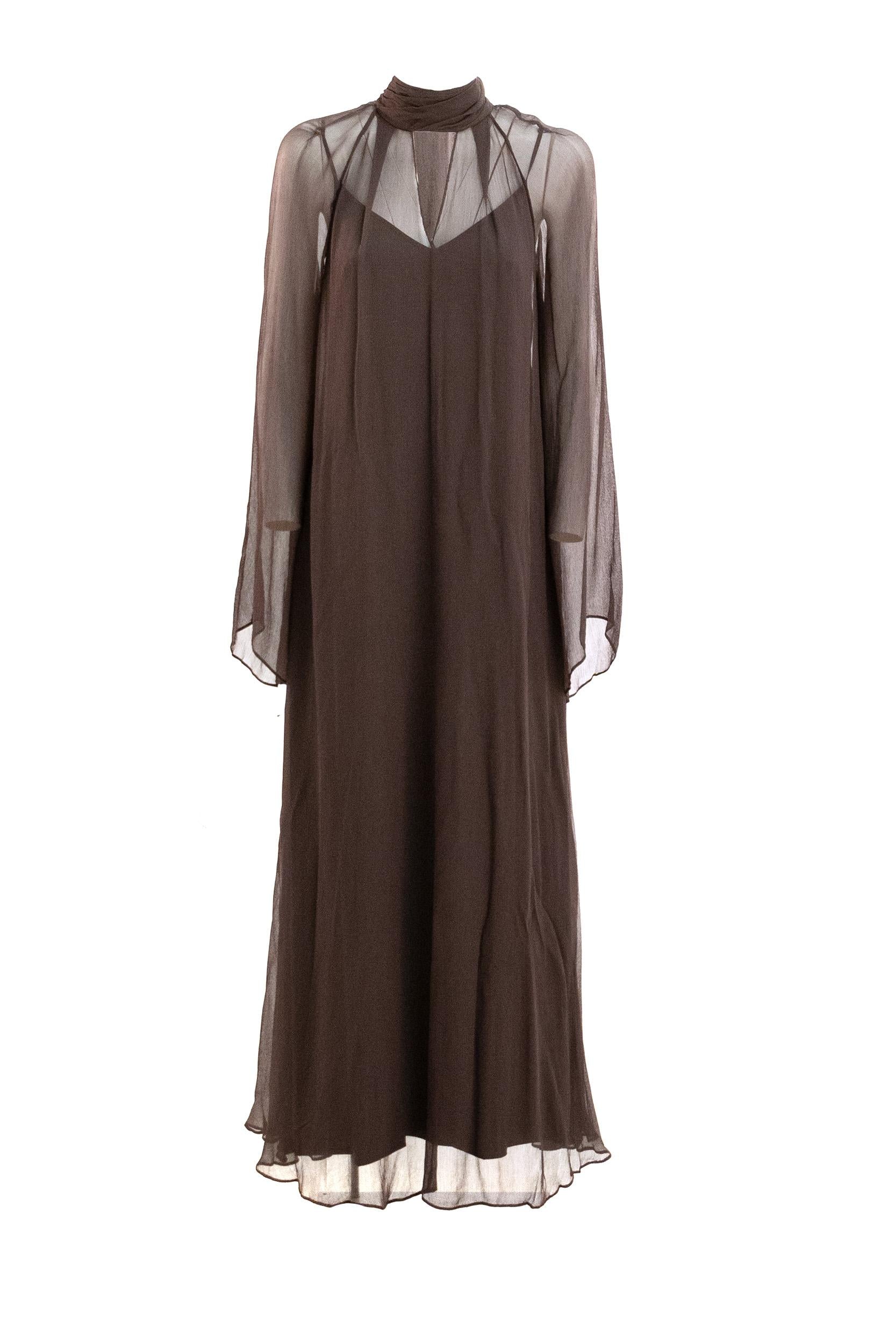 Abito in chiffon di colore marrone<BR/> R25F2222CF EART STAUD 