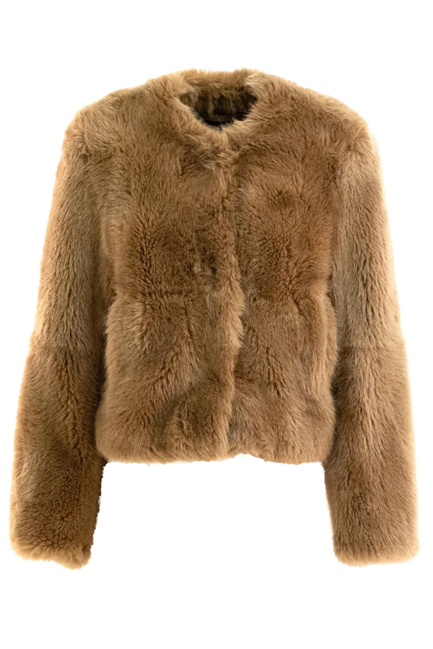 Cappotto corto Halle in pelliccia sintetica color nocciola<BR/> 62267-9416 12000 STAND STUDIO 