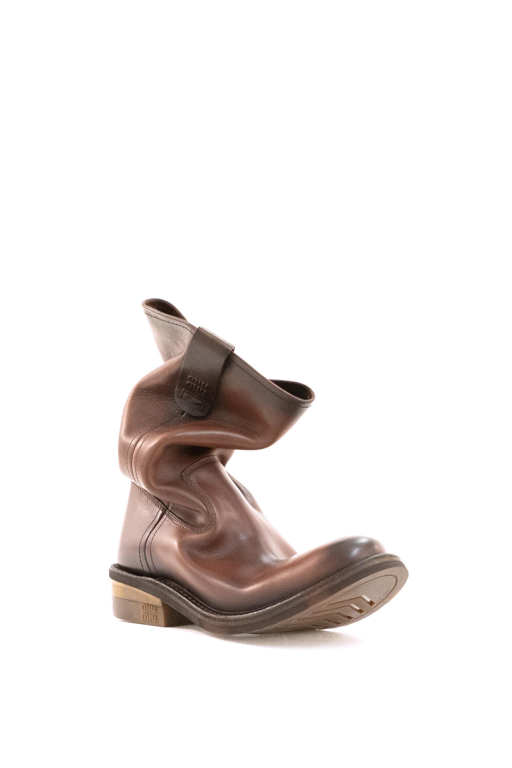 Stivali Foule in pelle di colore marrone<BR/> 5U680E F A045 5OD F0201 MIU MIU 