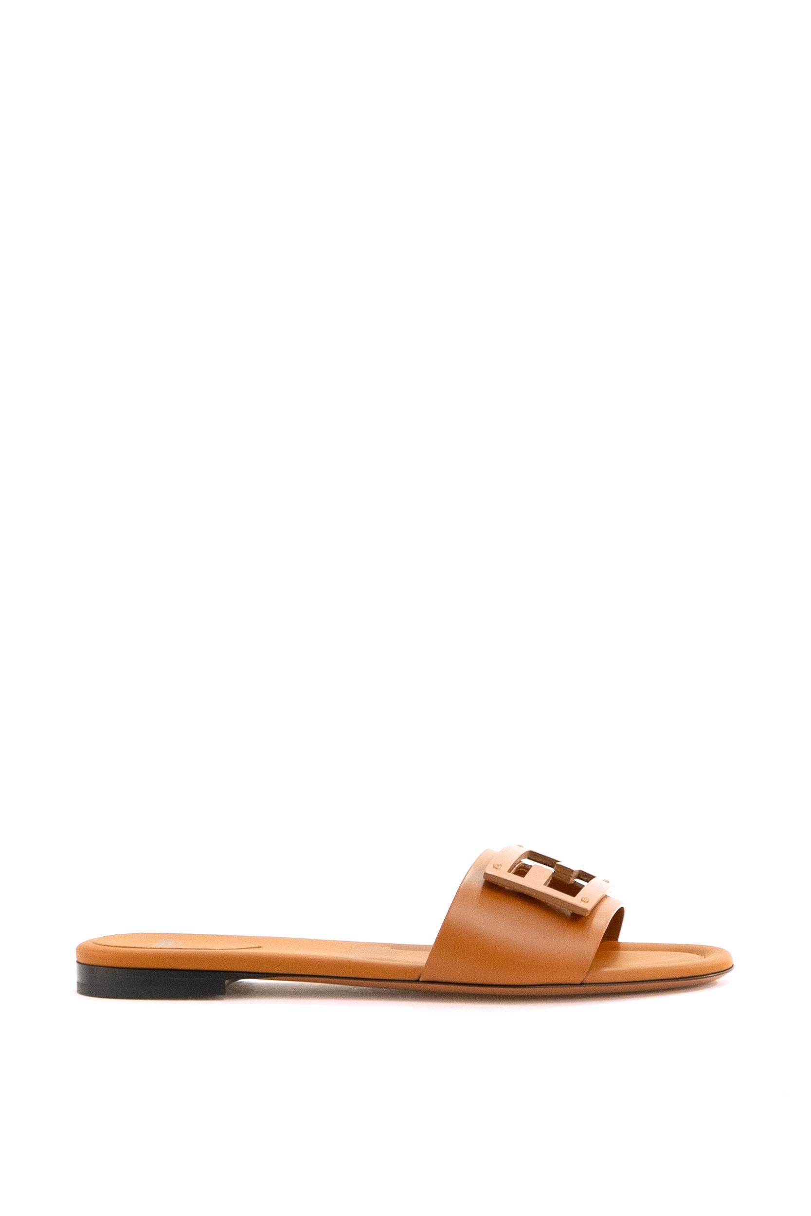 Slide Baguette in Pelle<BR/> 8R8136 AE7T F1C4R FENDI 