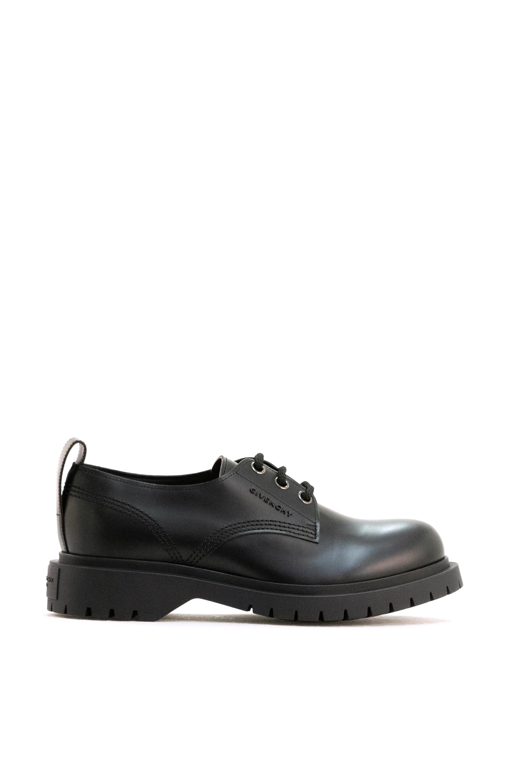 Scarpe Derby in pelle di colore nero<BR/> BH1042H1WC 001 GIVENCHY 