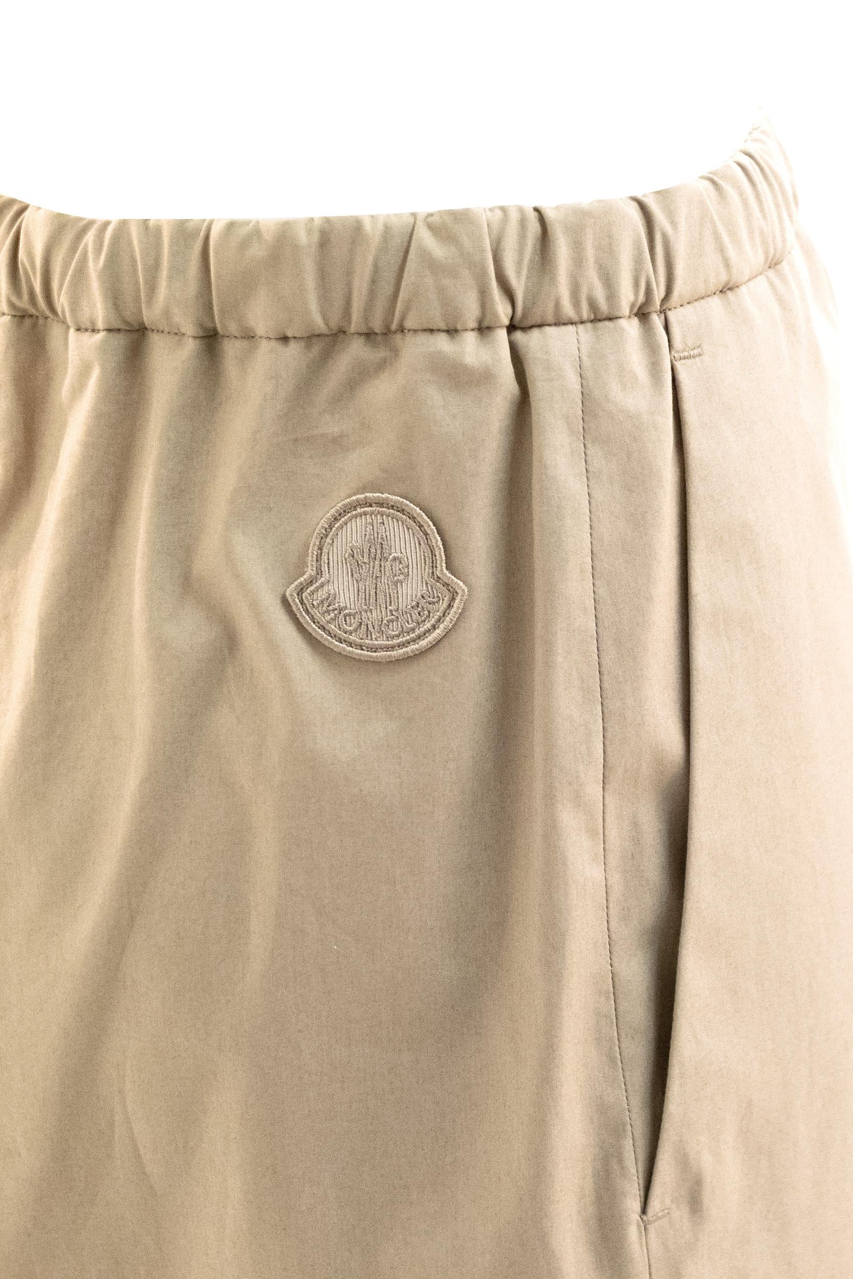 Pantaloni in cotone di colore beige<BR/> 2A000-09 597LQ 20J MONCLER 