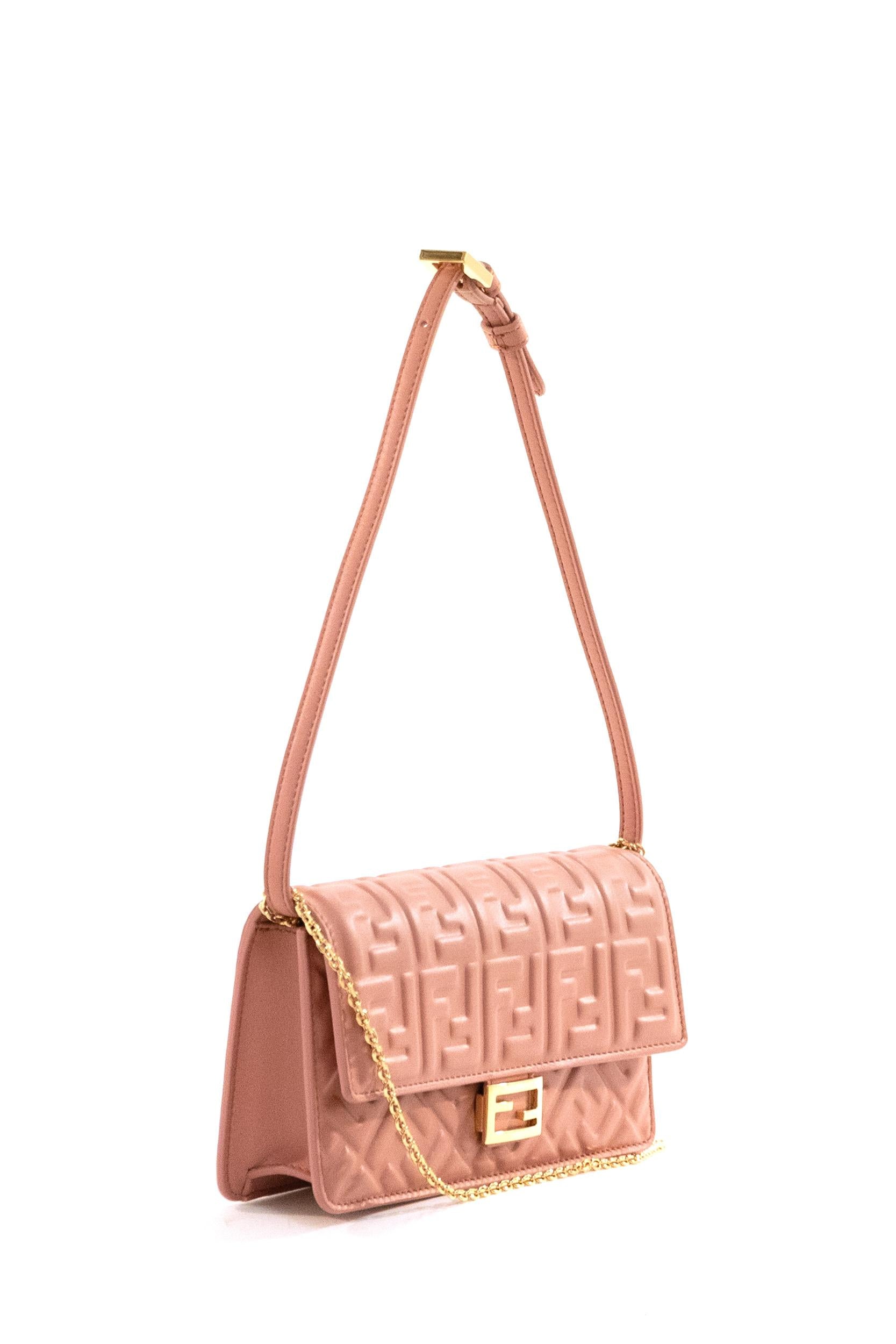 Portafoglio con catena Baguette in nappa FF color rosa<BR/> 8M0498 AAJD F13VM FENDI 