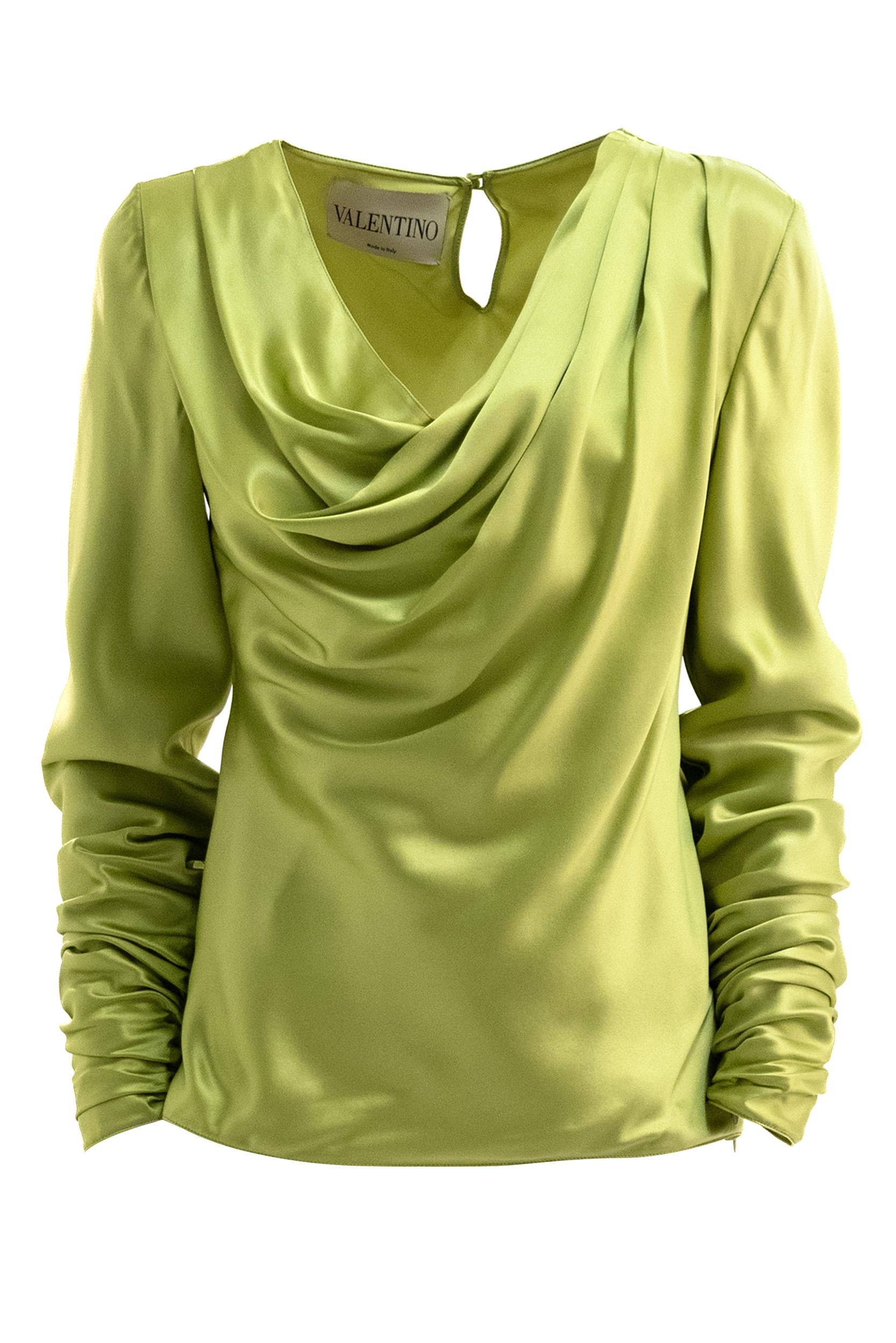 Blusa in seta di colore verde<BR/> 8B0AEBQ08M6 C8Z VALENTINO GARAVANI 