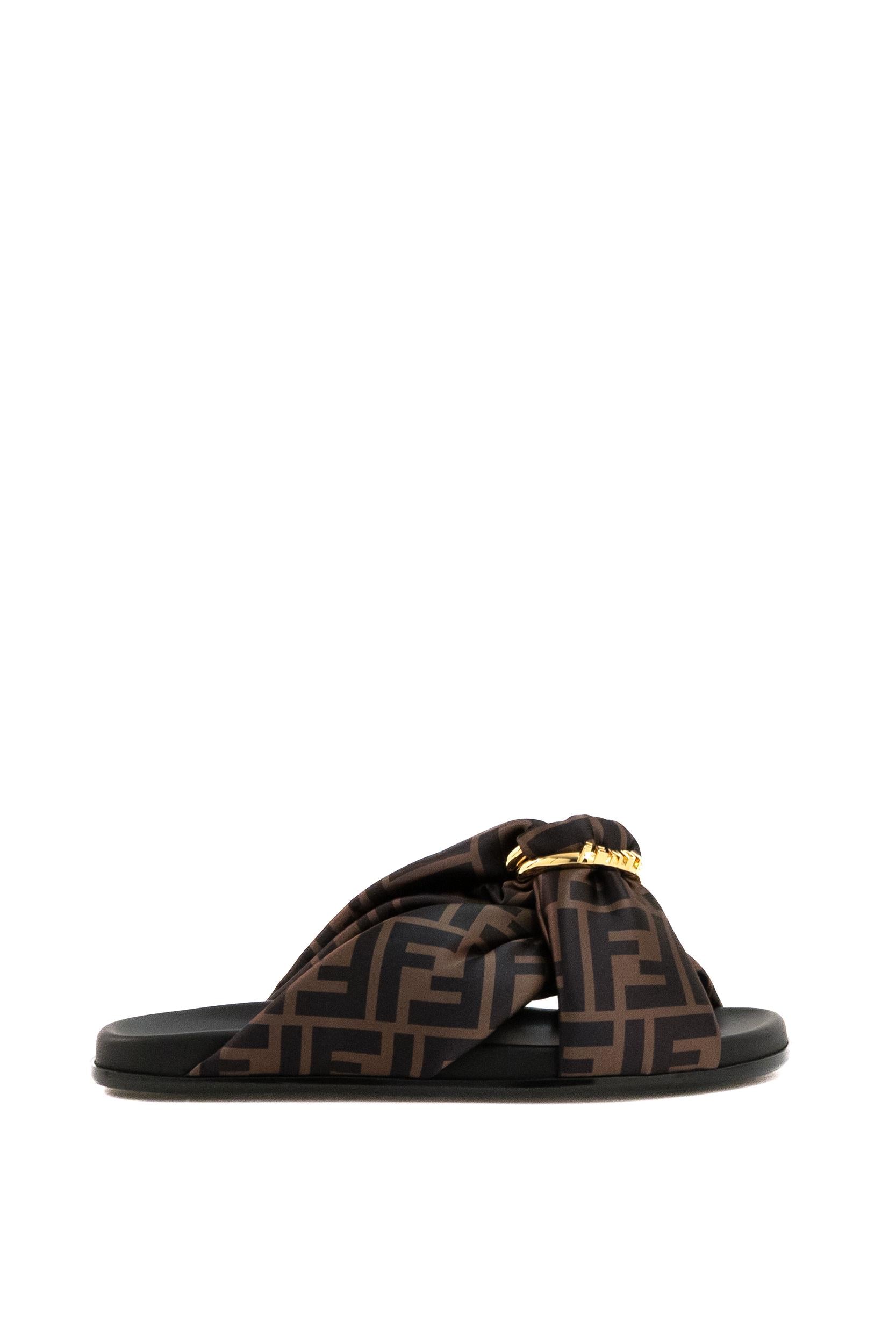 Sandali Slide in satin FF marrone<BR/> 8X8645 AE7S F0R7V FENDI 