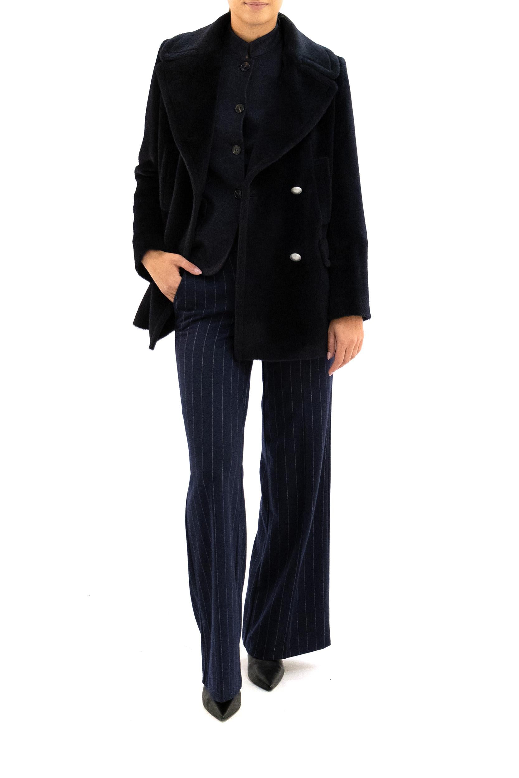 Cappotto corto in lana vergine e alpaca di colore blu<BR/> BLANCHE E30004U B097 TAGLIATORE 