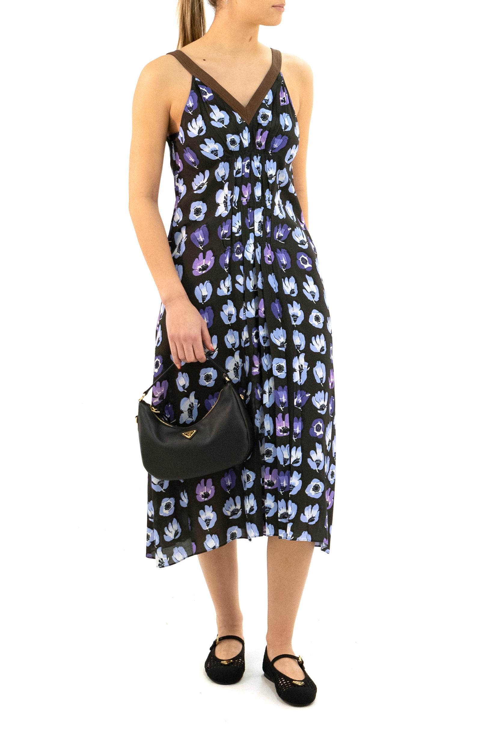 Abito in viscosa di colore nero con stampa floreale multicolore<BR/> P3R38 S OOO 19D9 F0030 PRADA 