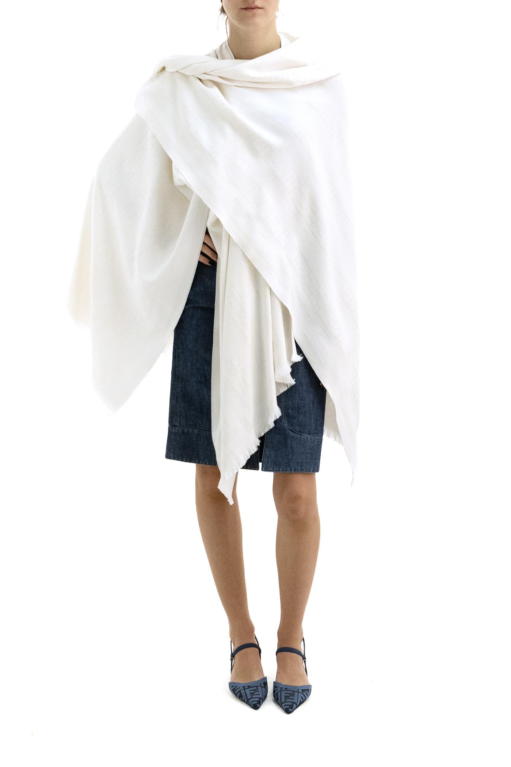Poncho in lana e seta FF color avorio<BR/> FXX121 B13S F0NH8 FENDI 