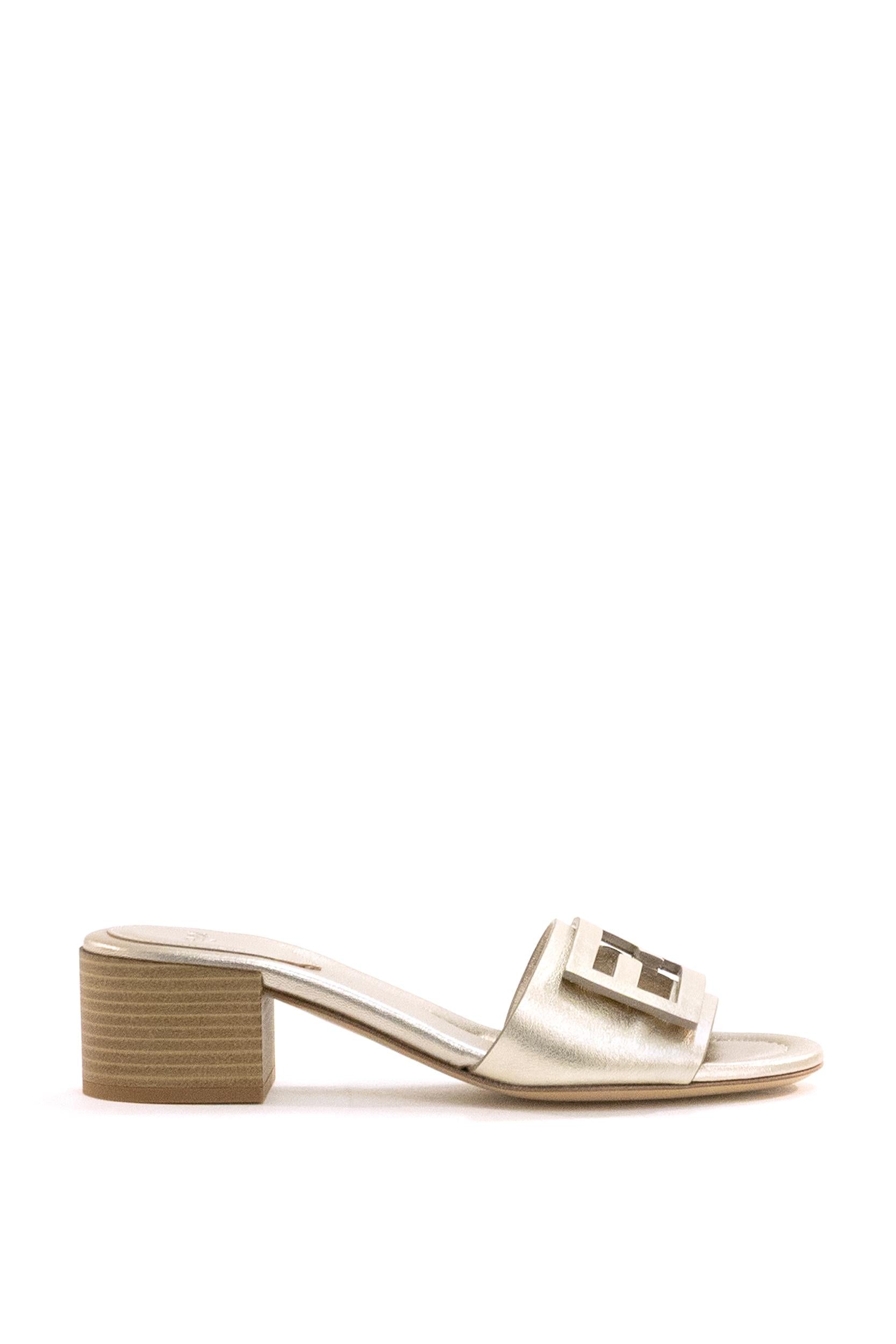 Sandali Baguette in pelle laminata color platino<BR/> 8R8862 AY1R F0VF1 FENDI 
