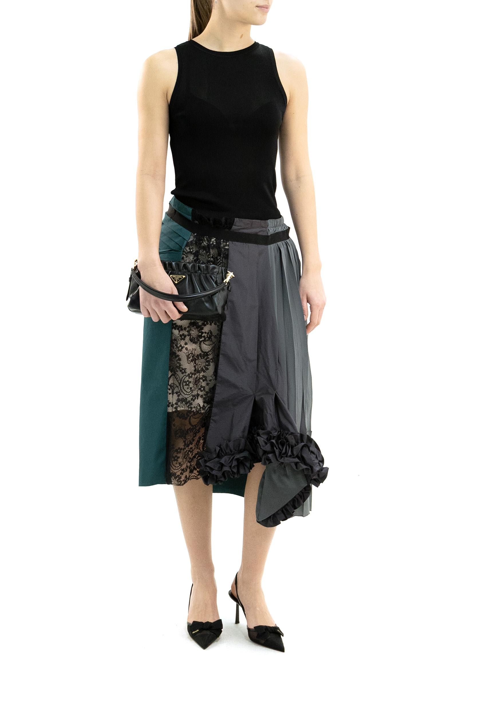 Top in viscosa a coste di colore nero<BR/> 863133 Y77IR 1000 SAINT LAURENT 