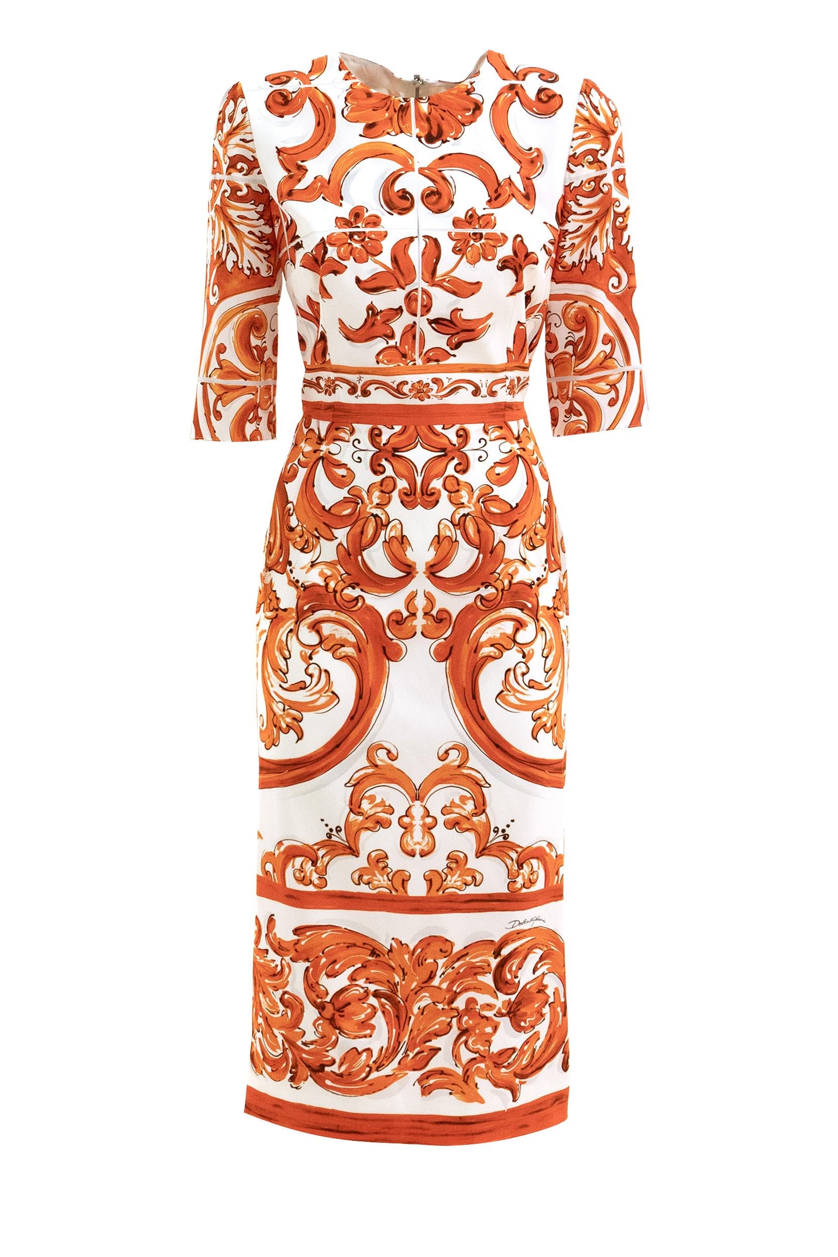 Abito tubino in seta con stampa Maiolica di colore bianco e arancione<BR/> F6EAJT GDDRJ S9000 DOLCE & GABBANA 