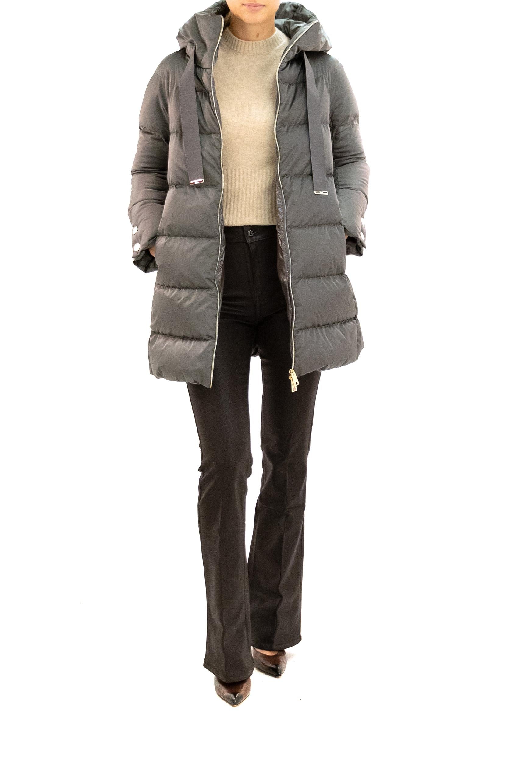 Piumino in nylon di colore grigio <BR/> PI1304D 12170Z 9480 HERNO 