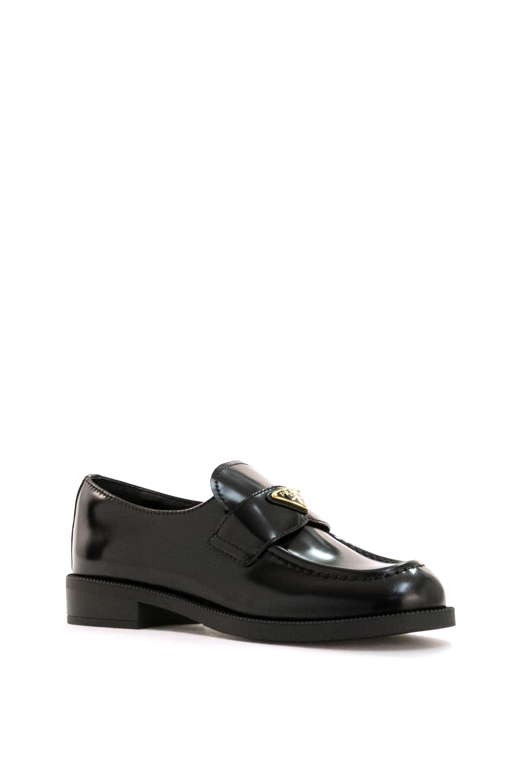 Mocassini in pelle spazzolata di colore nero <BR/> 1D329N F DX25 055 F0002 PRADA 