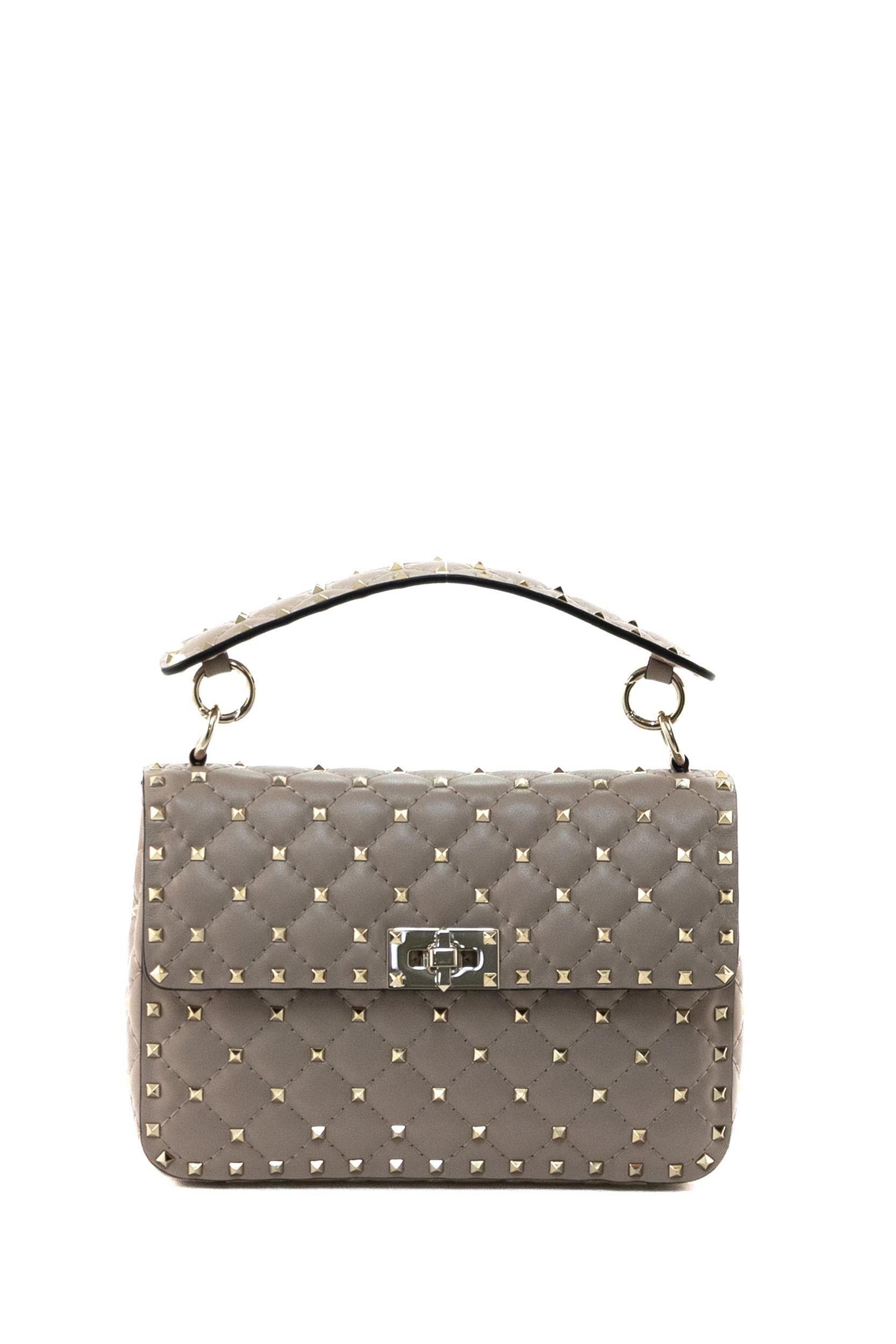 Borsa Rockstud Spike in pelle matelassè color nude chiaro. 8W2B0122NAP P45 VALENTINO GARAVANI 