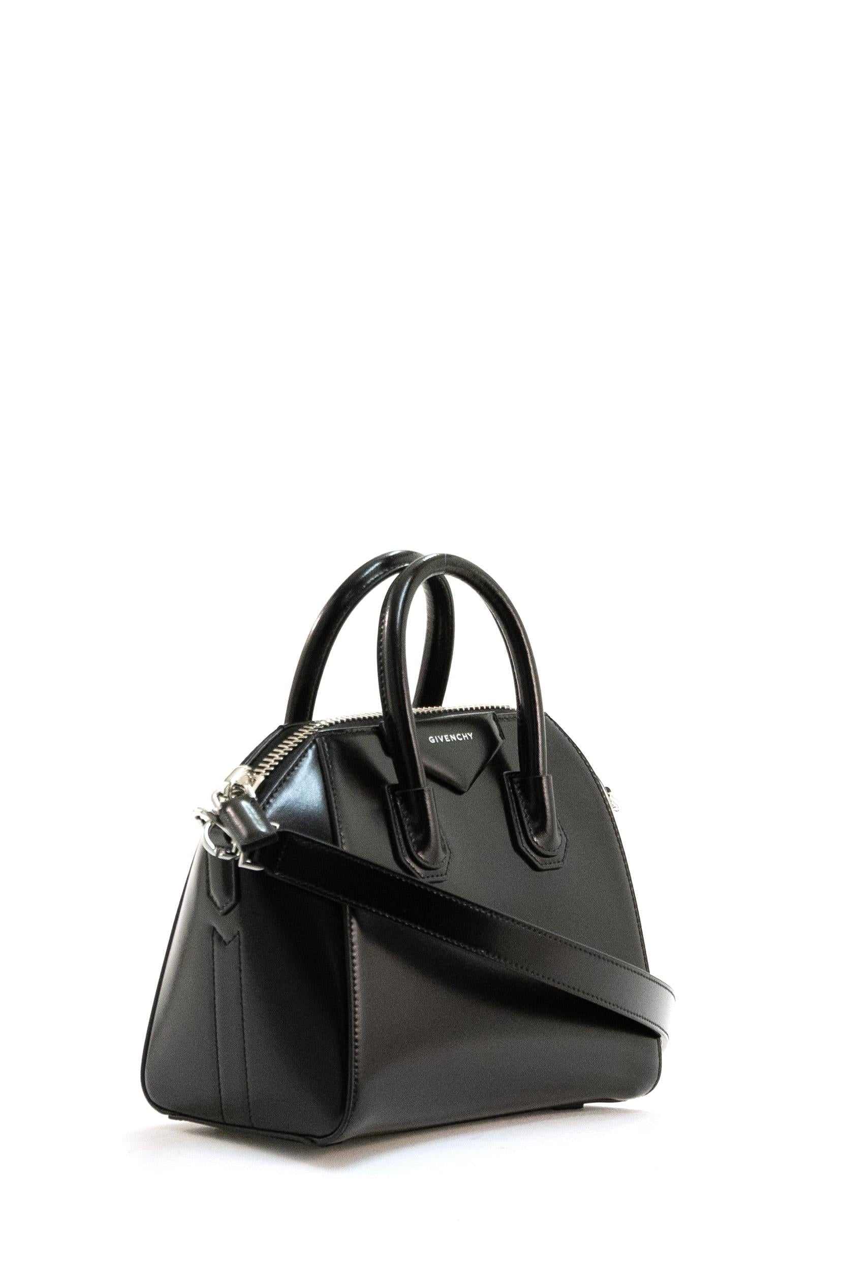 Borsa Antigona mini in pelle Box di colore nero<BR/> BB5148B1R0 001 GIVENCHY 