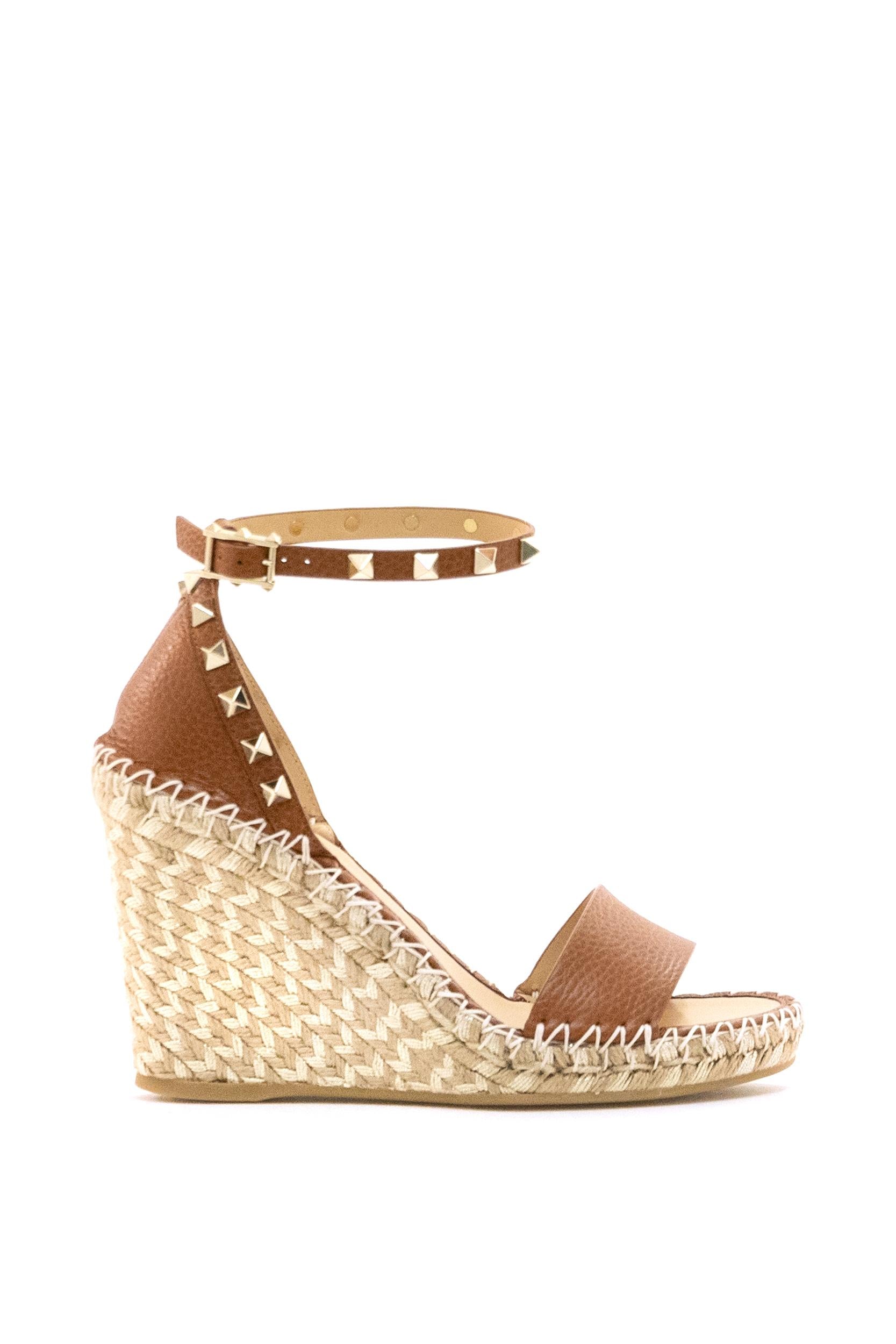 Sandali Zeppa Rockstud in pelle martellata color marrone<BR/> 8W2S0090FEQ 48L VALENTINO GARAVANI 