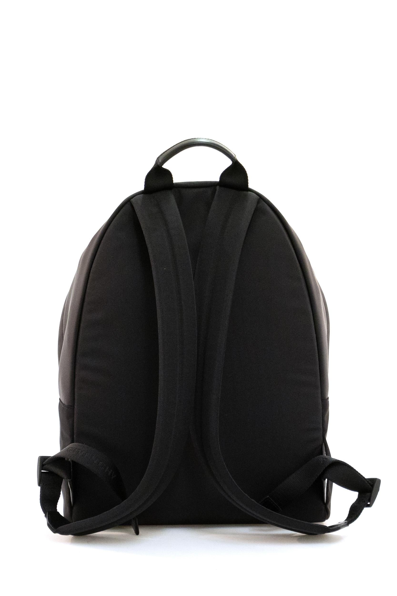 Zaino Essential U in nylon di colore nero<BR/> BK50F3K1ZL 001 GIVENCHY 