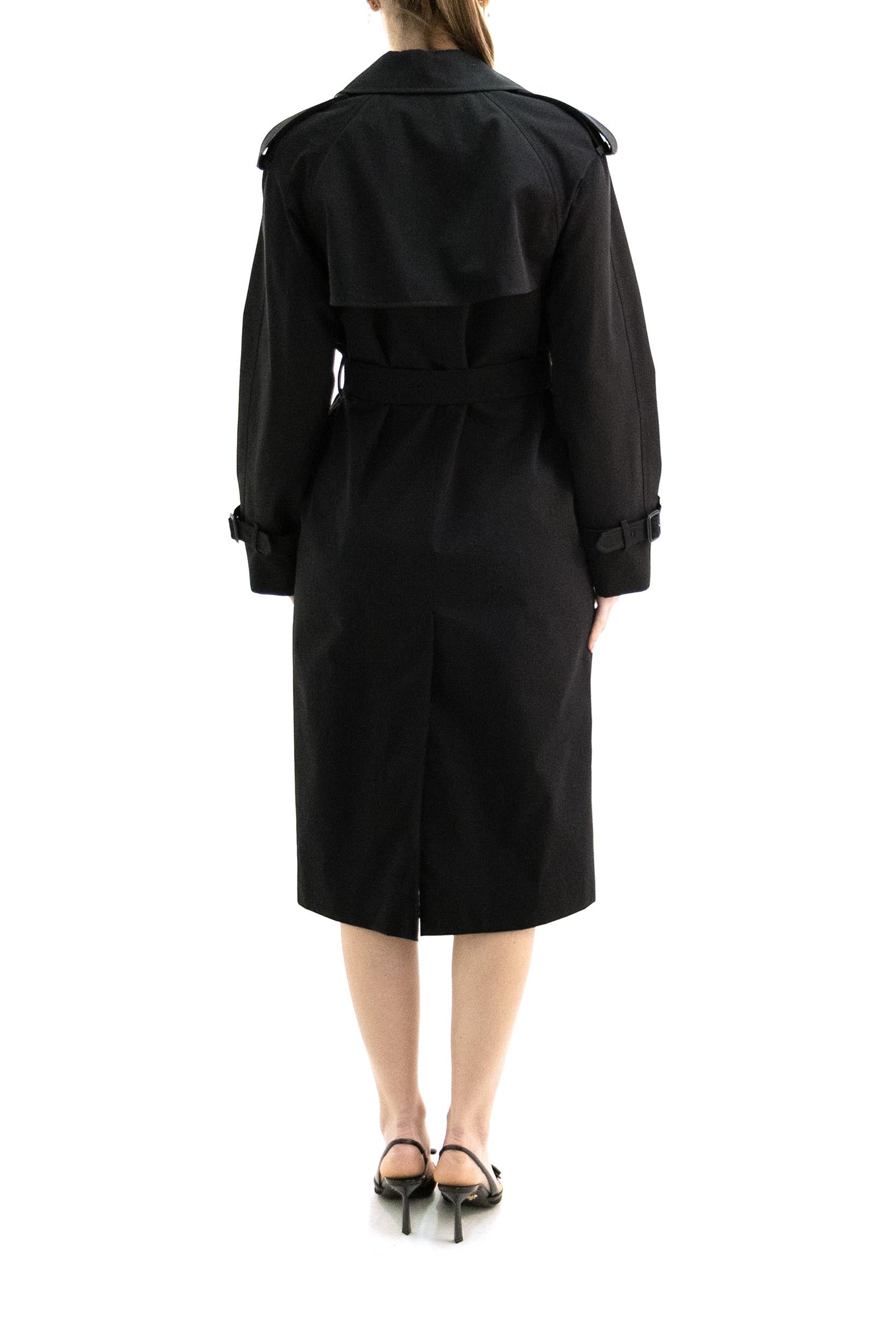 Trench Castleford in gabardine di colore nero<BR/> 8119071 BLACK BURBERRY 