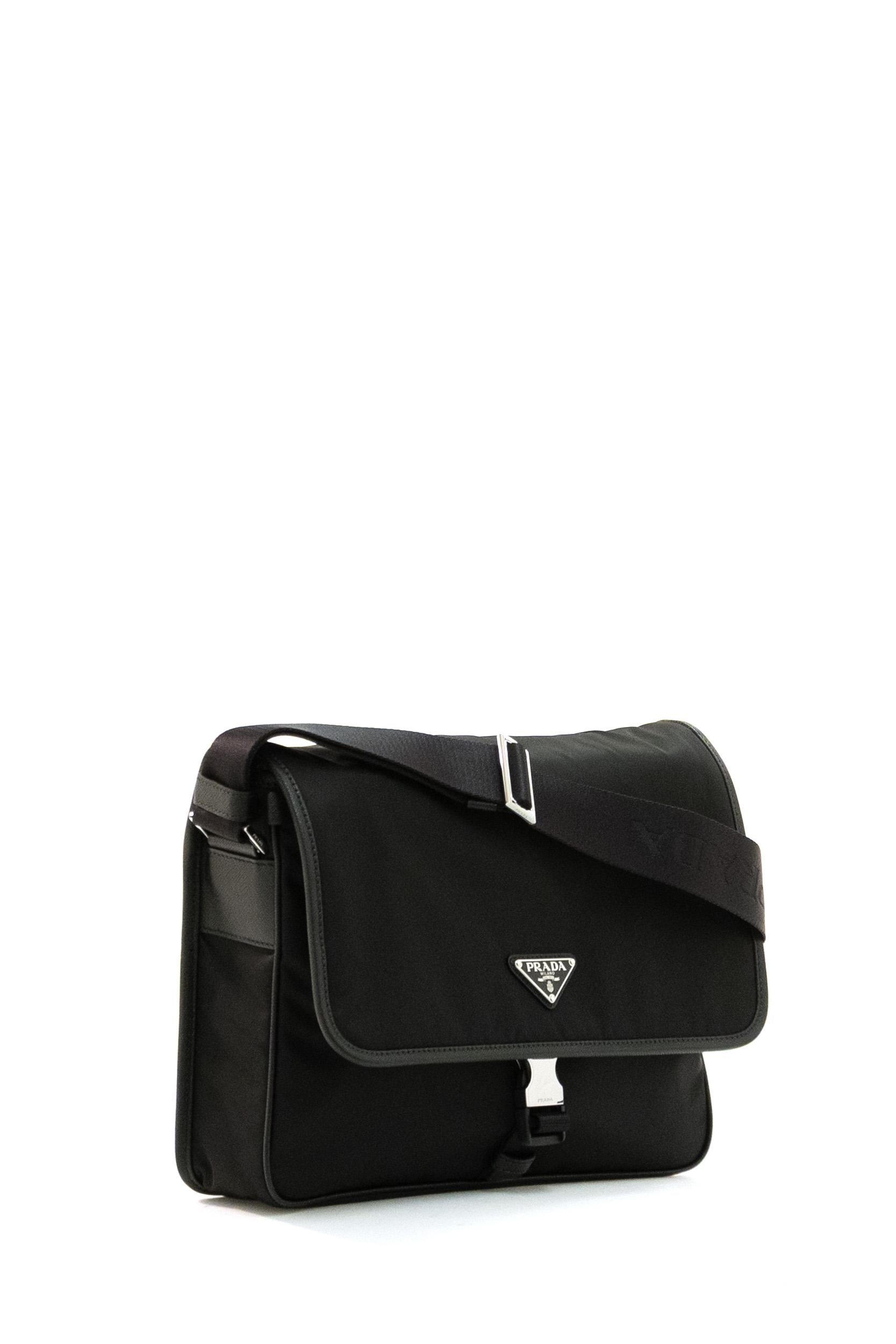 Borsa messenger in Re-nylon di colore nero<BR/> 2VD087 2DMH F0002 PRADA 
