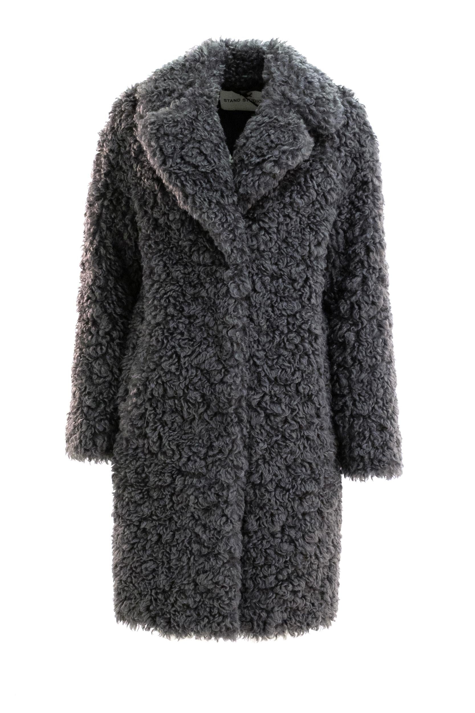 STAND STUDIO Cappotto lungo in pelliccia sintetica di colore grigio scuro <BR/> 61137-9061 81030 STAND STUDIO 