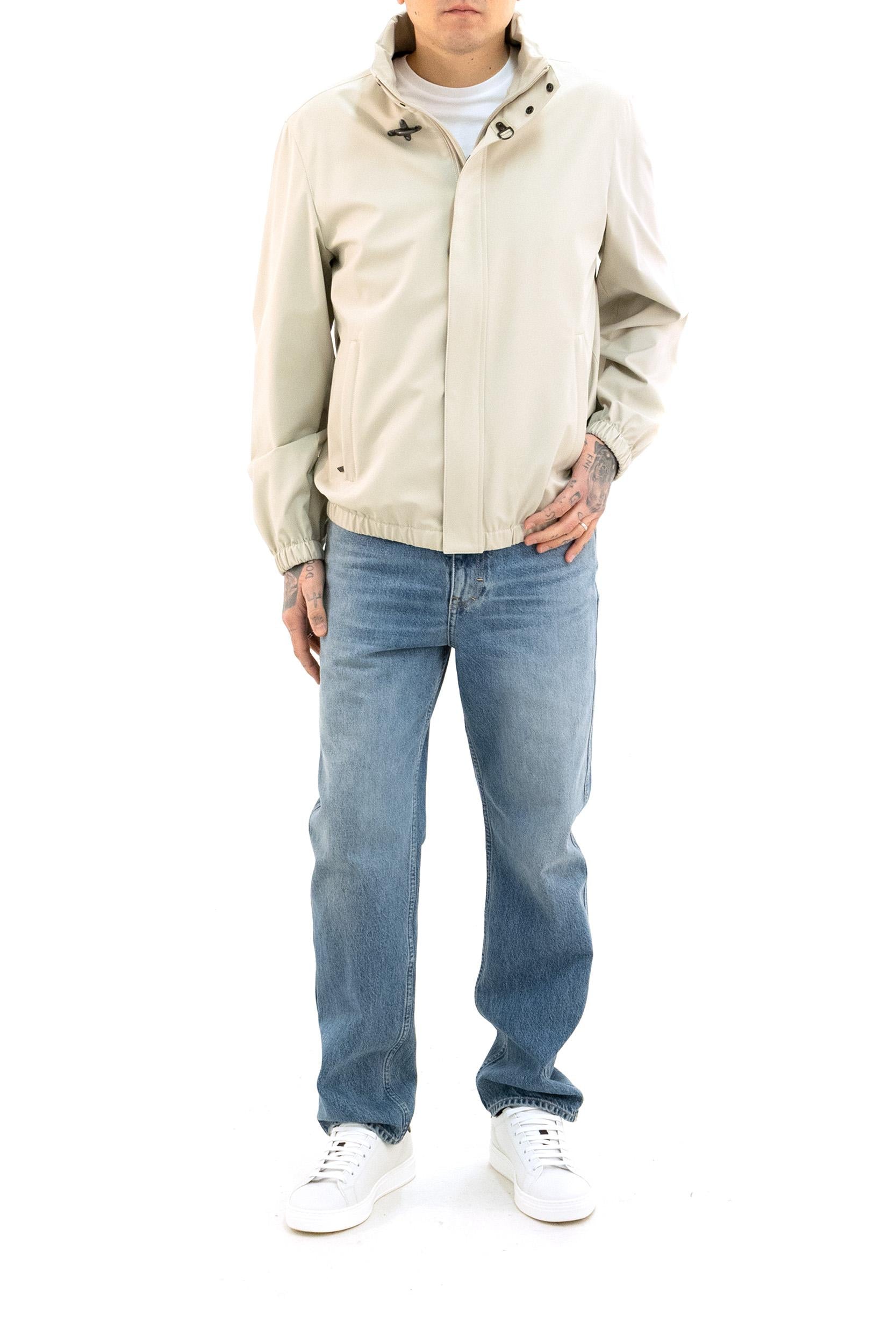 Bomber Travel in nylon stretch di colore beige chiaro<BR/> NAM1252047SVUW C205 FAY 