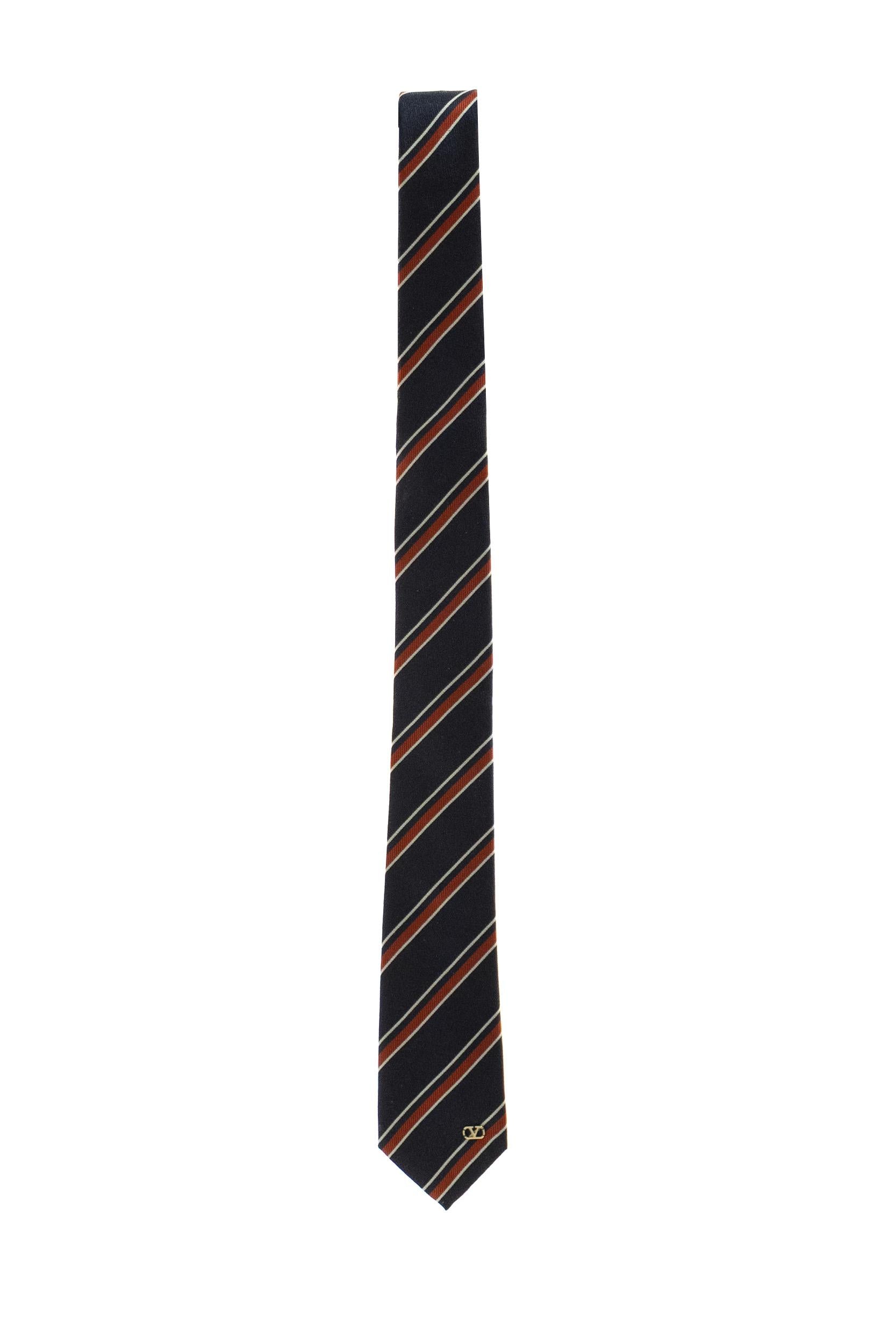 Cravatta Valentie in seta Jacquard Regimental di colore blu e rosso<BR/> 9Y2EV195KBJ 0HJ VALENTINO GARAVANI 