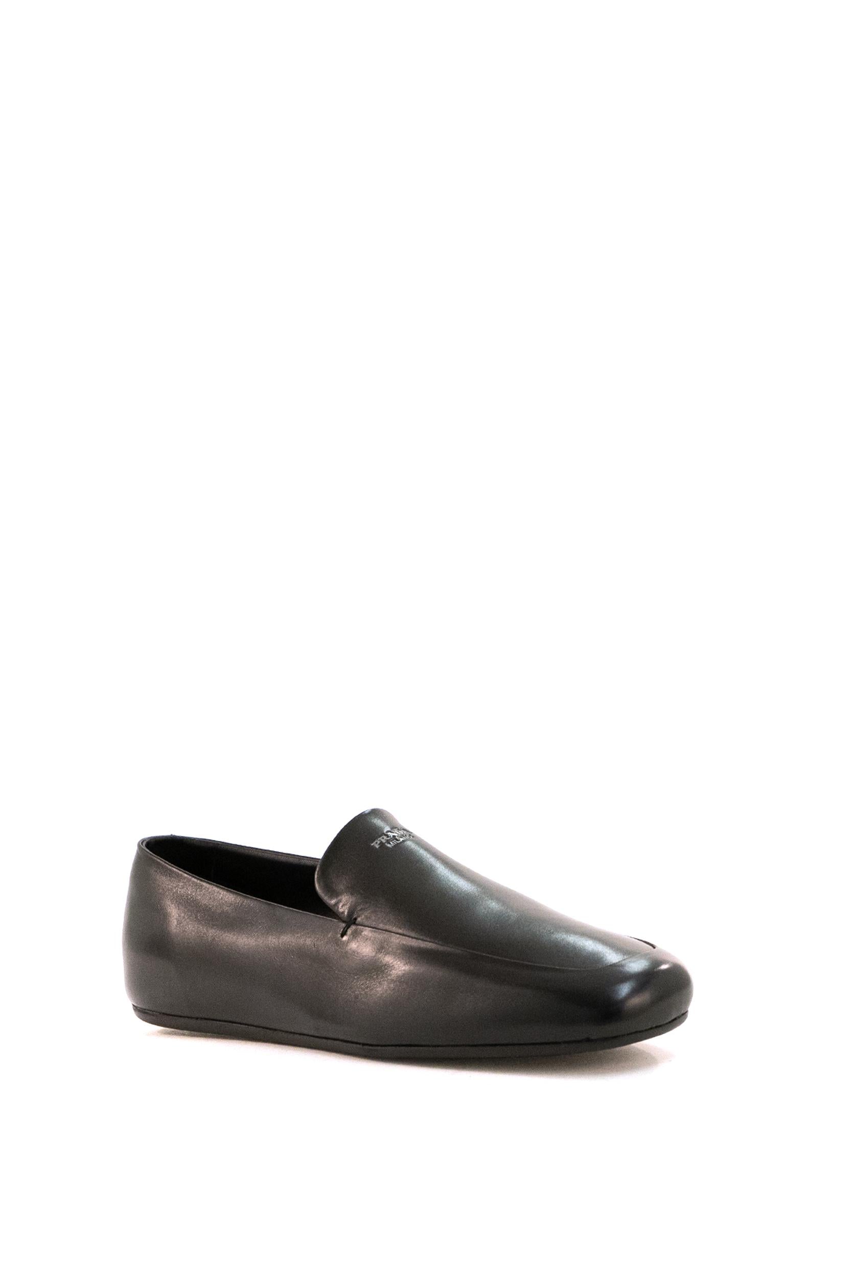 Moccassino in pelle spazzoalata colore nero. 2DG153 F G012 070 F0002 PRADA 