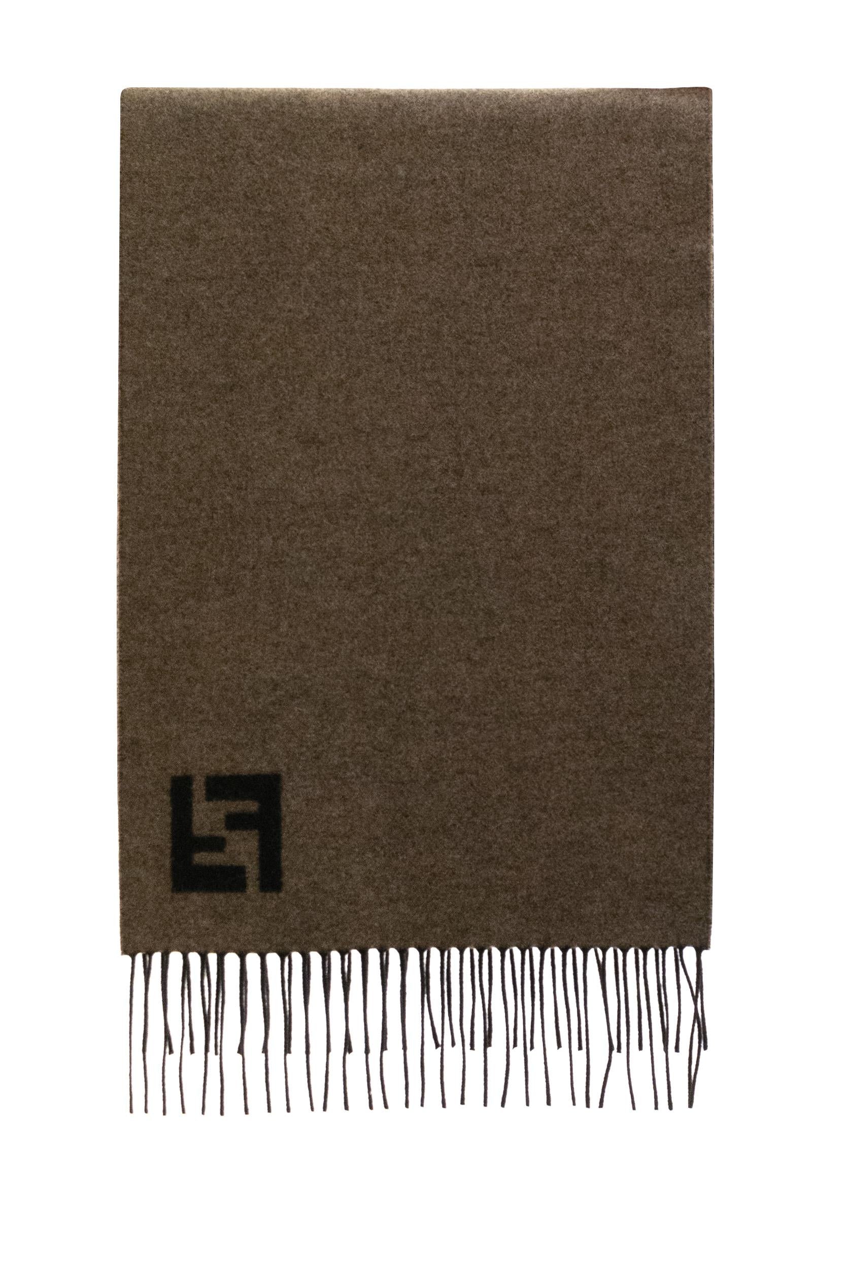 Sciarpa in lana e cashmere di colore nero e beige <BR/> FXS734 AYBF F1TTF FENDI 