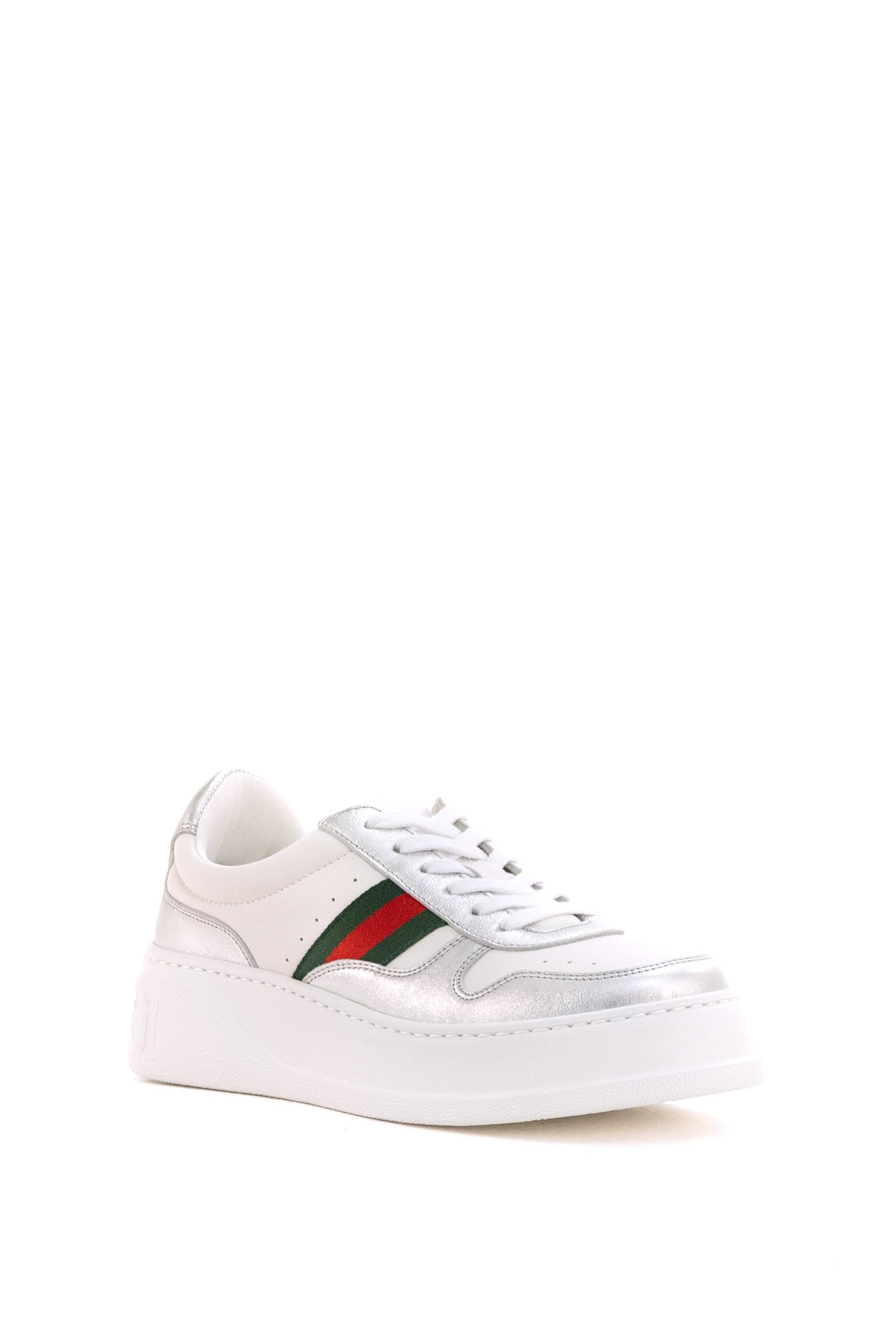Sneakers in pelle di colore bianco e argento<BR/> 848307 AAFMN 8147 GUCCI 