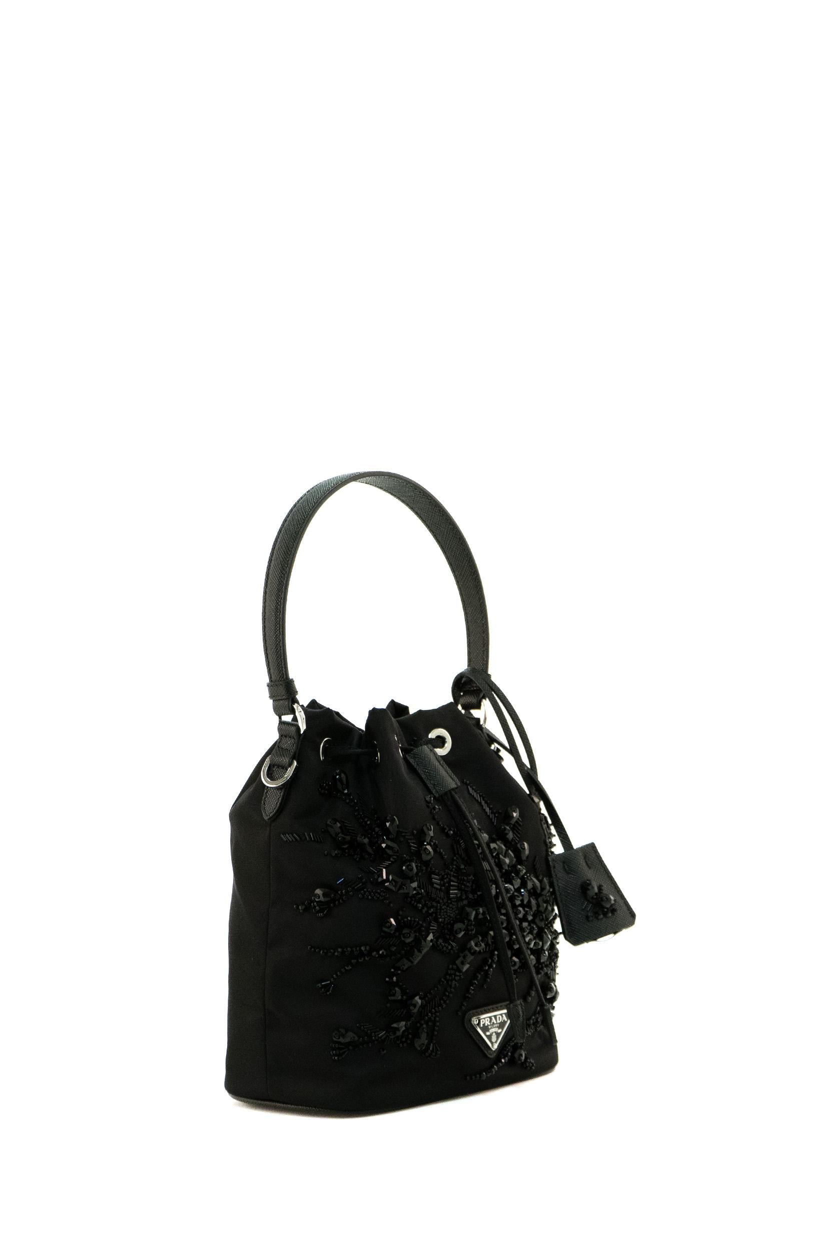 Borsa a secchiello in Re-nylon <BR/> 1BE067 V WRM 2C4Q F0002 PRADA 