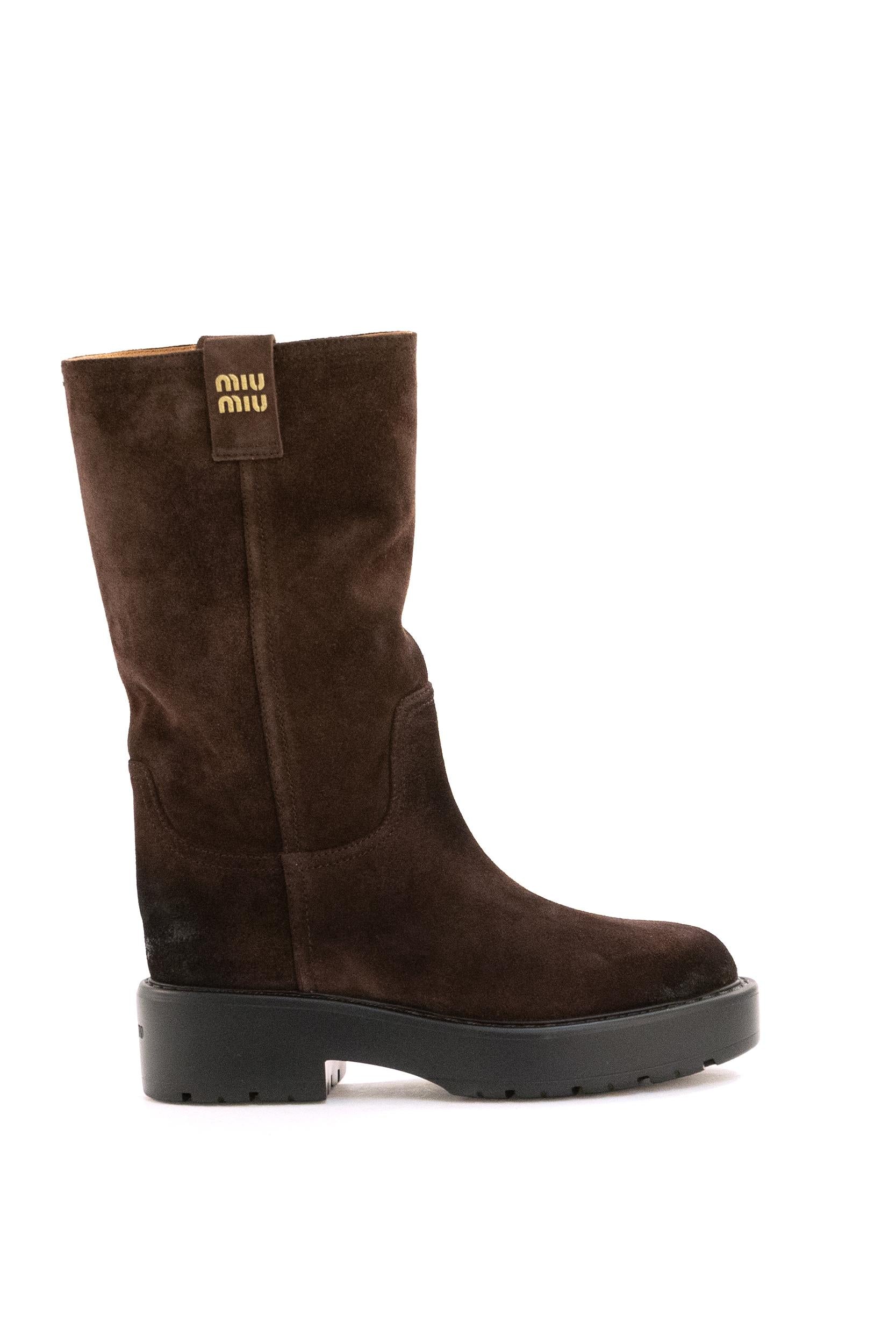 Stivali in suede di colore marrone<BR/> 5U270E F 055 0B2 F0003 MIU MIU 