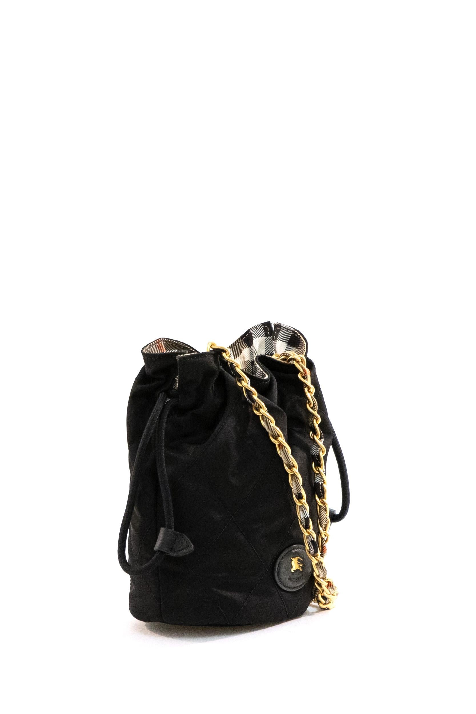 Pochette Horseshoe in nylon trapuntato color nero<BR/> 8118449 BLACK BURBERRY 