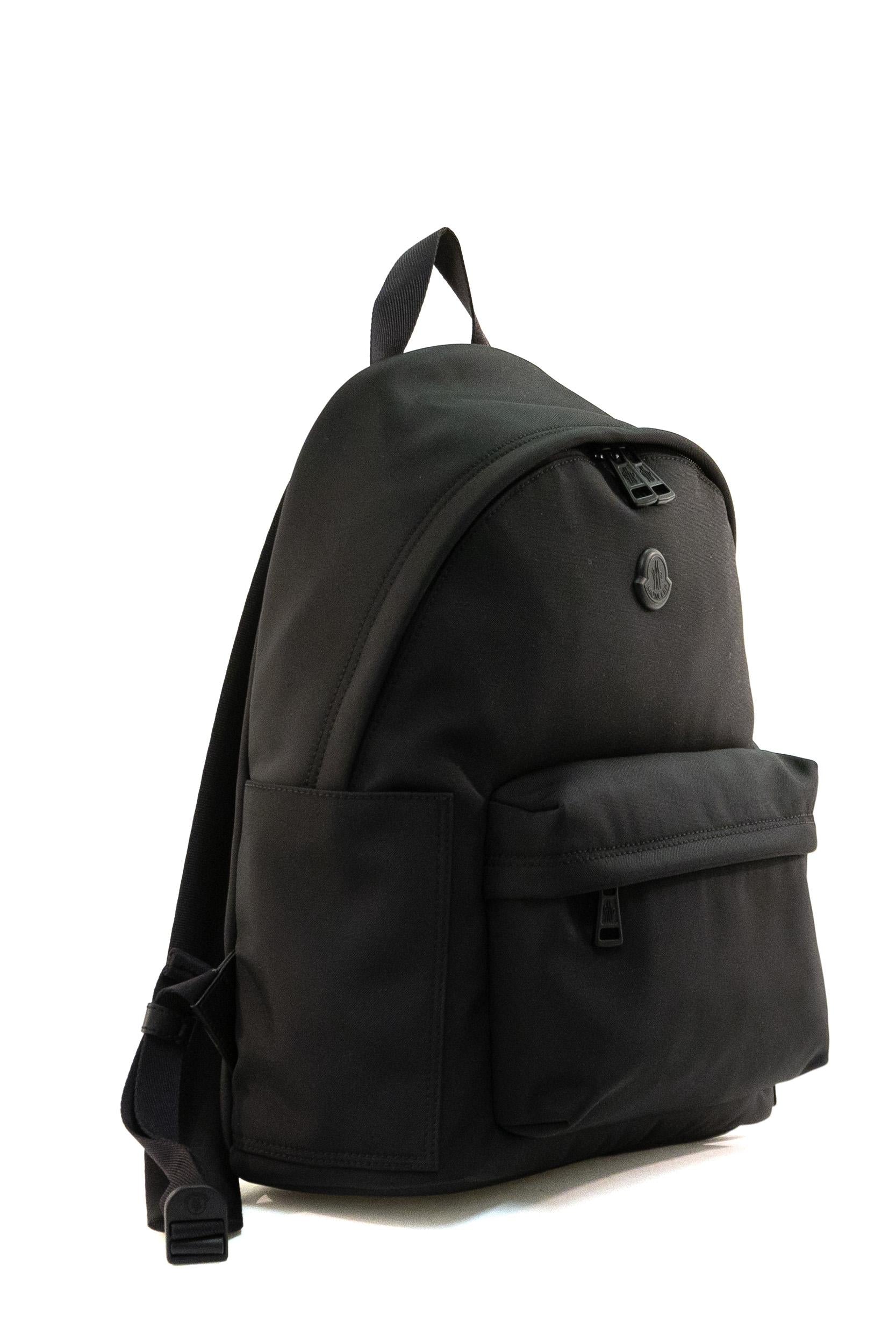 Zaino New Pierrick in nylon idrorepellente di colore nero. 5A000-09 M7755 999 MONCLER 