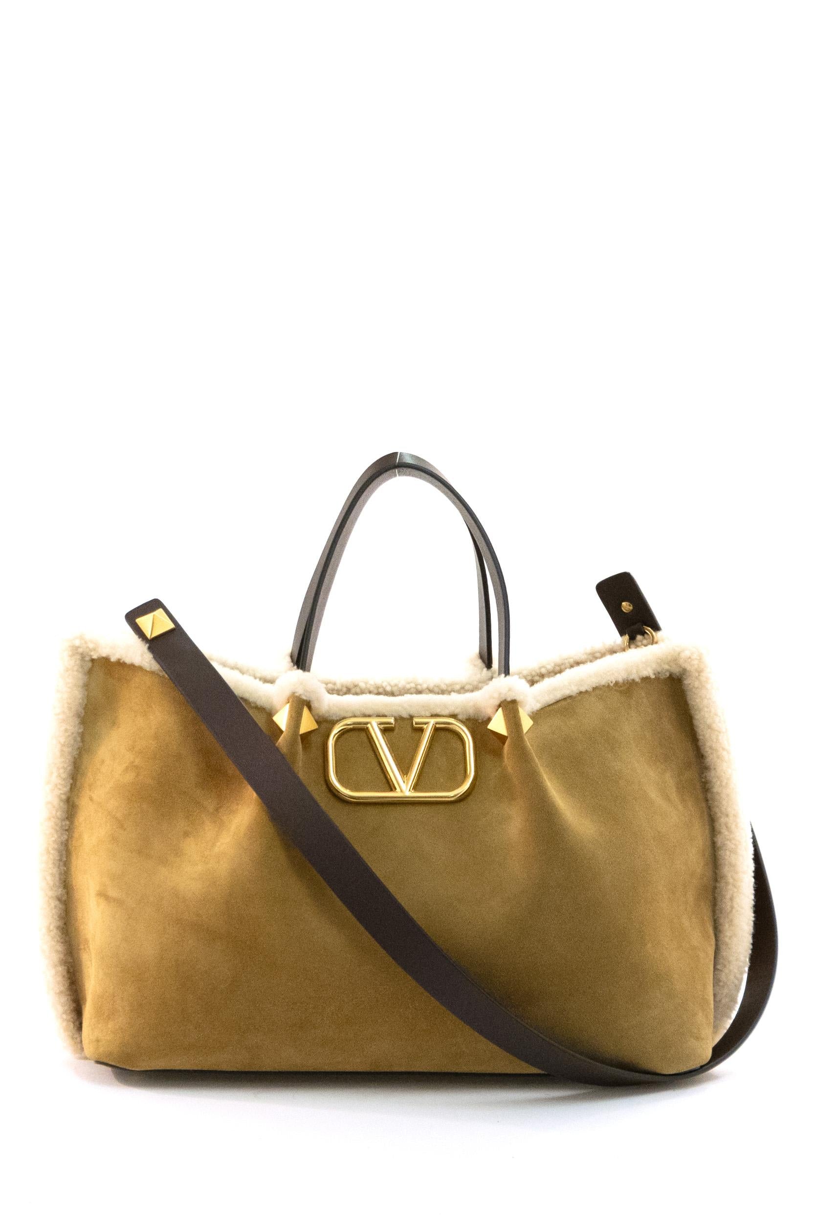 Borsa VLogo Medium in suede color beige con fodera in montone<BR/> 7W0B0R44UVT A8G VALENTINO GARAVANI 