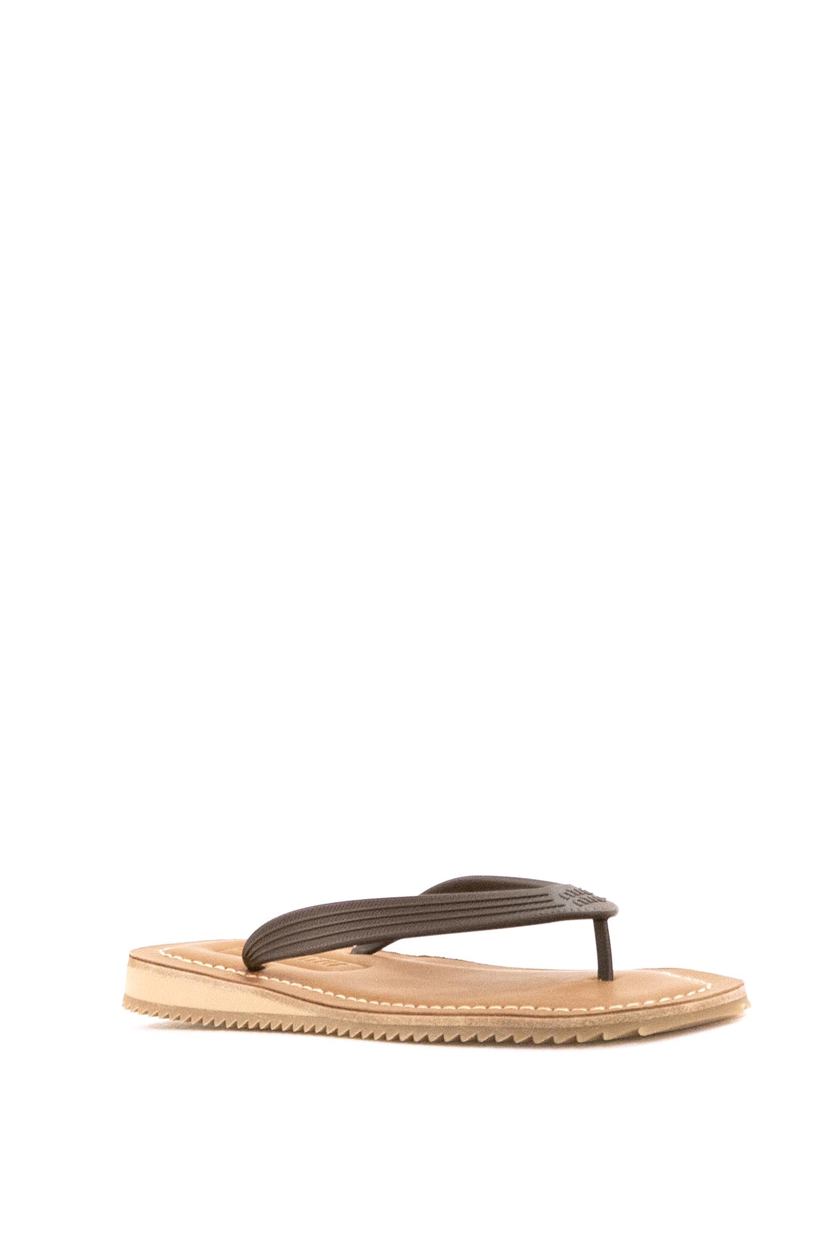 Sandali infradito in gomma color marrone scuro<BR/> 5Y638E F 005 3ZMW F0003 MIU MIU 