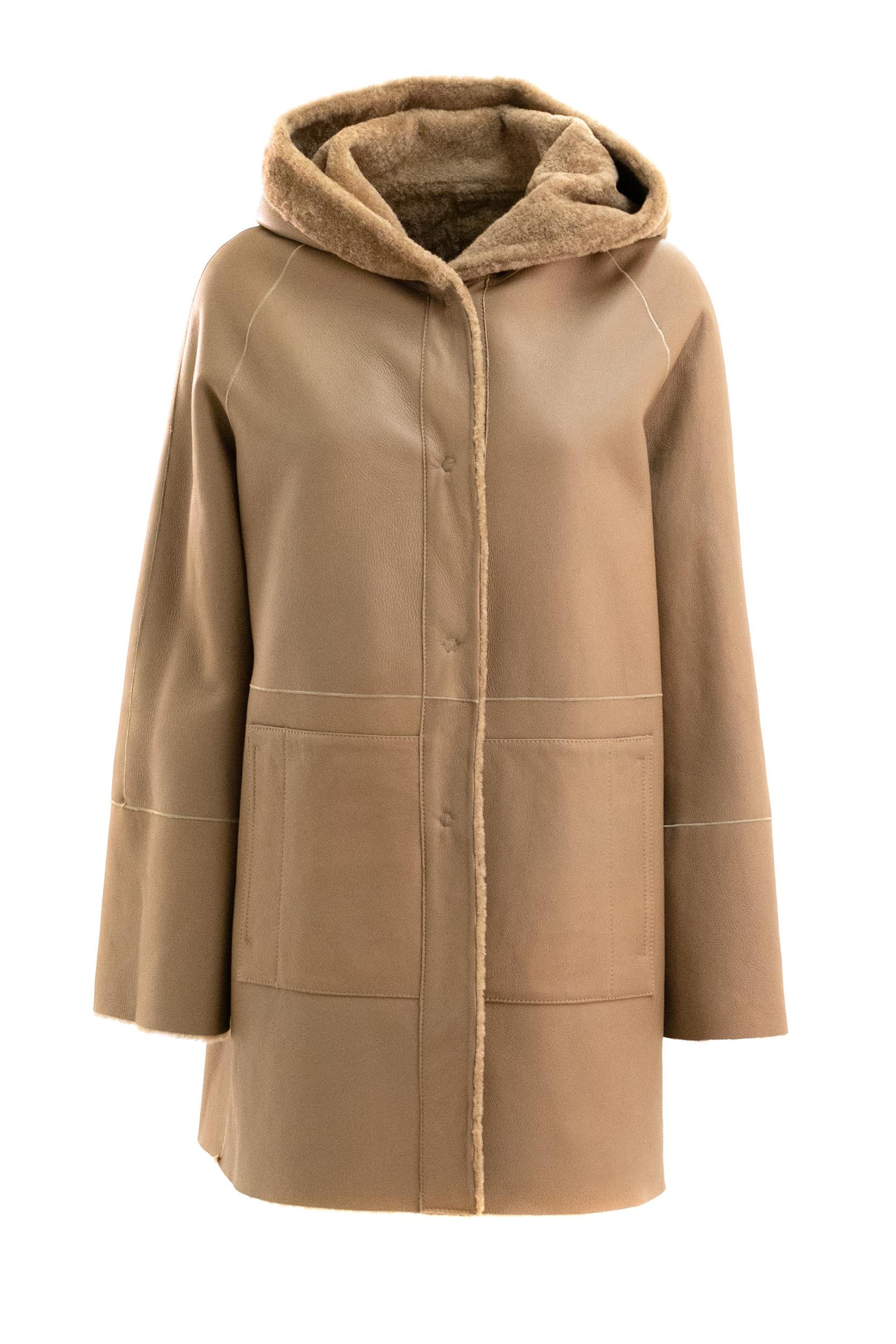 Cappotto in montone di colore beige<BR/><BR/> ROBERTA PACAYA MOUSSE FURLING BY GIANI 