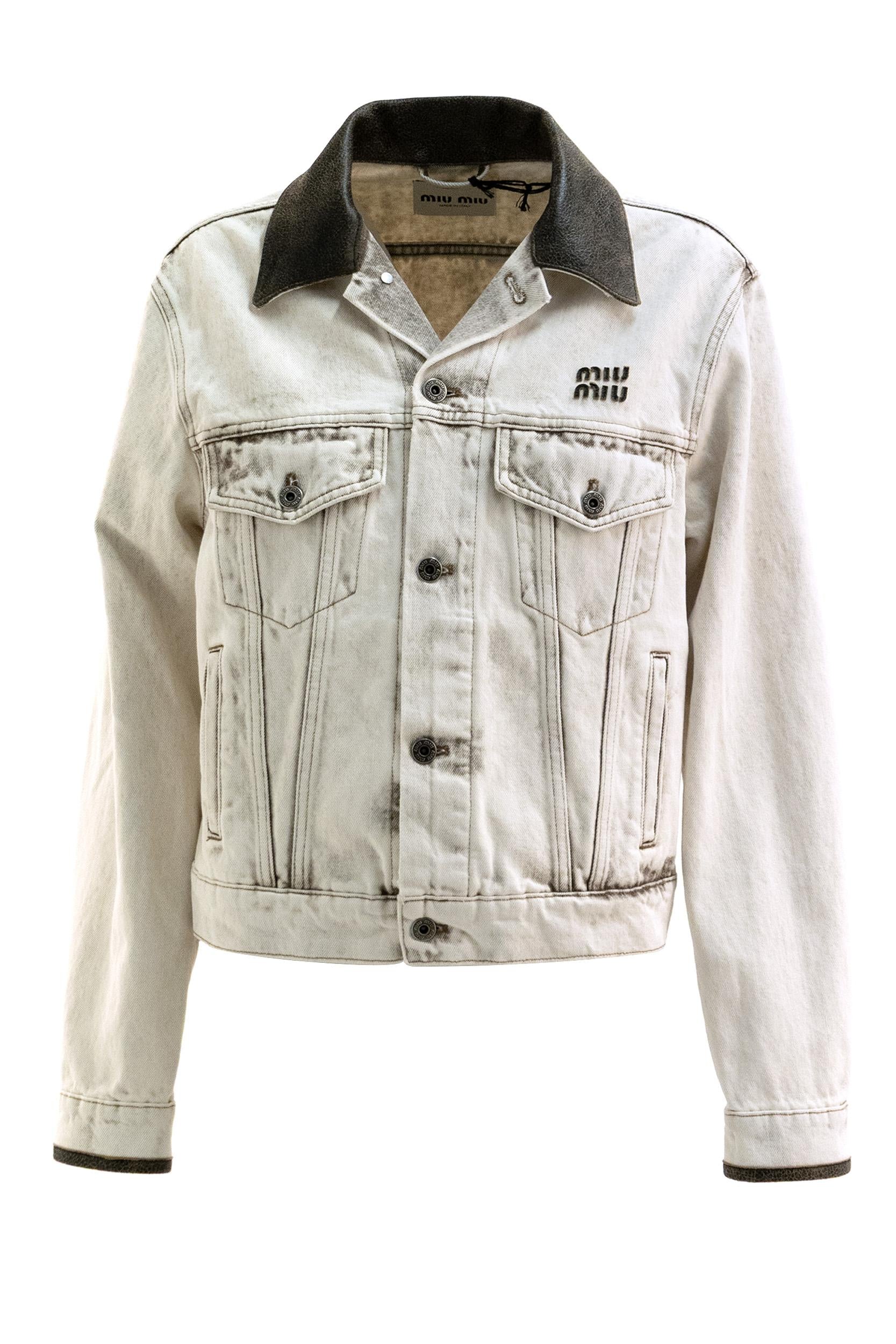 Giacca in denim di colore bianco<BR/> GWB273 S OOO 183T F0009 MIU MIU 
