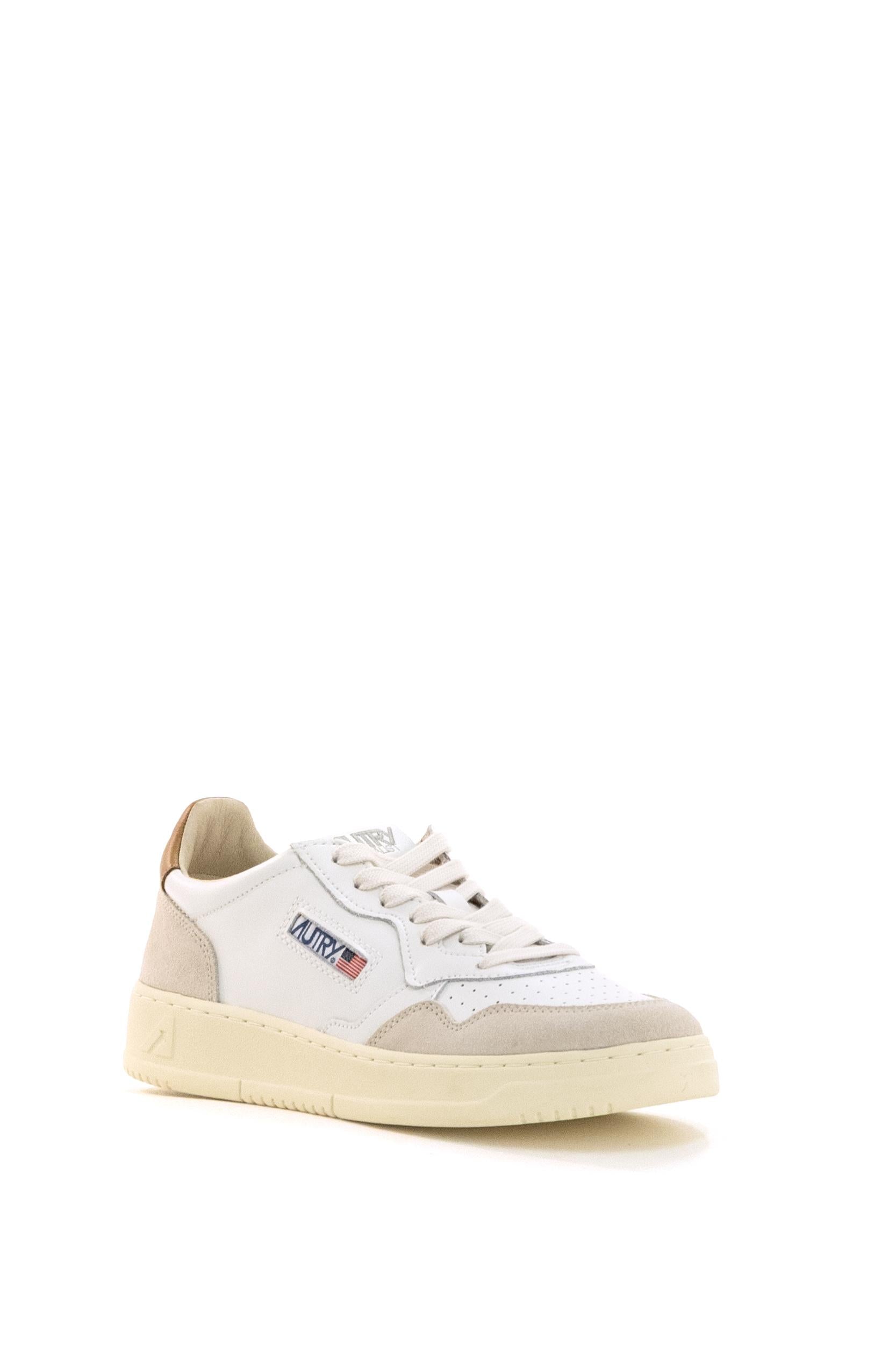 Sneakers Medalist in pelle liscia di colore bianco<BR/> AULM LS16 WHT/LION AUTRY 